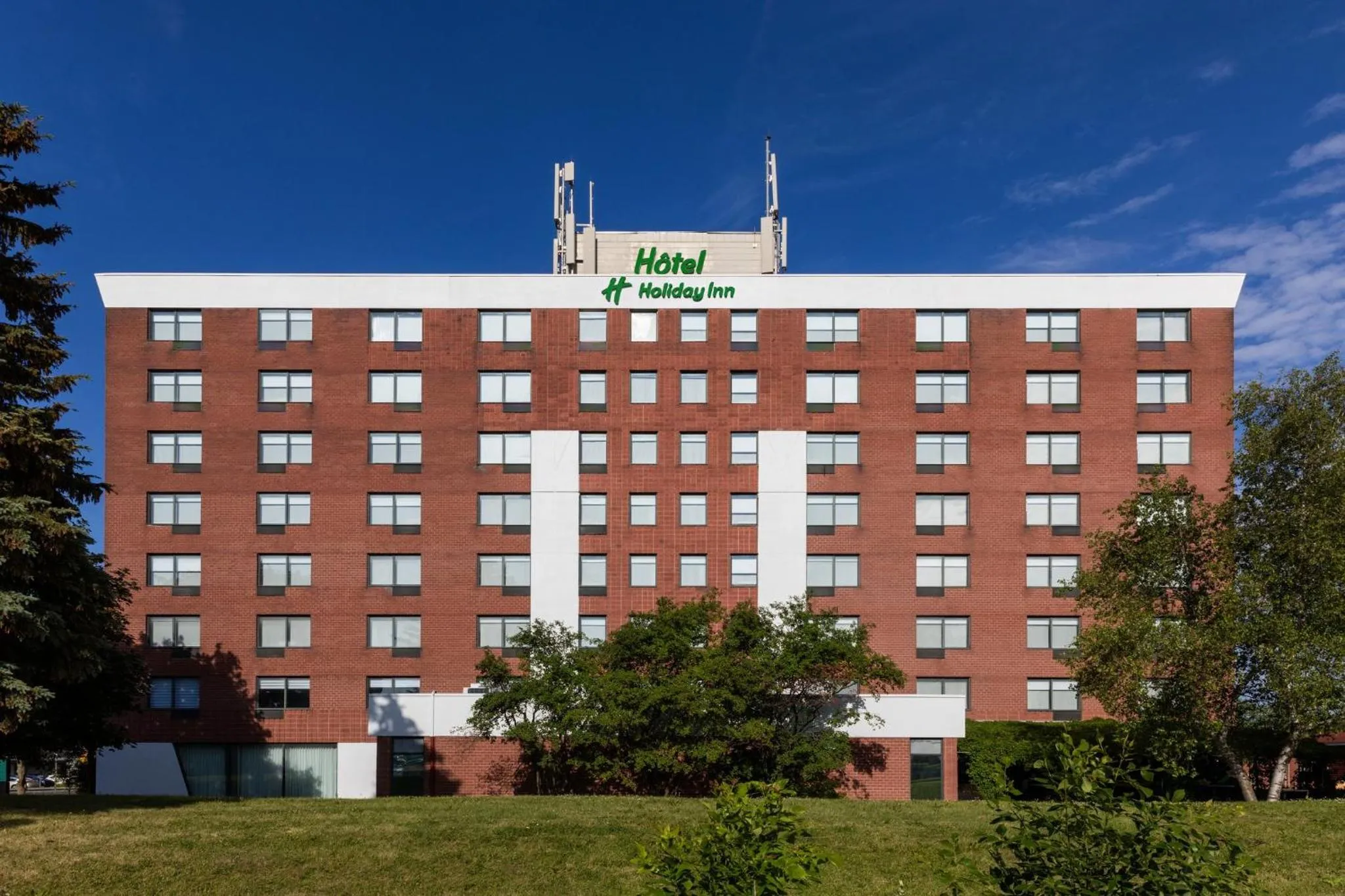 Property building in Holiday Inn St-Jean-sur-Richelieu Congrès by IHG