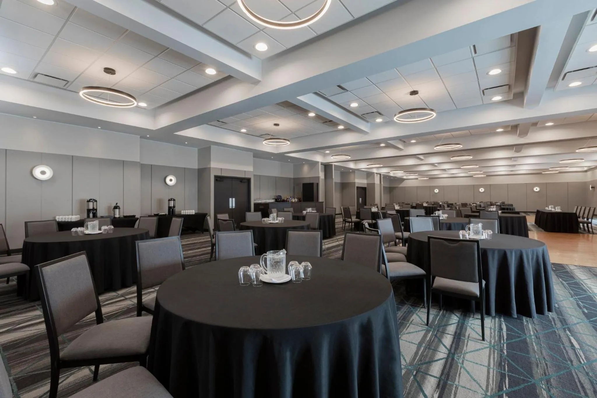 Meeting/conference room in Holiday Inn St-Jean-sur-Richelieu Congrès by IHG