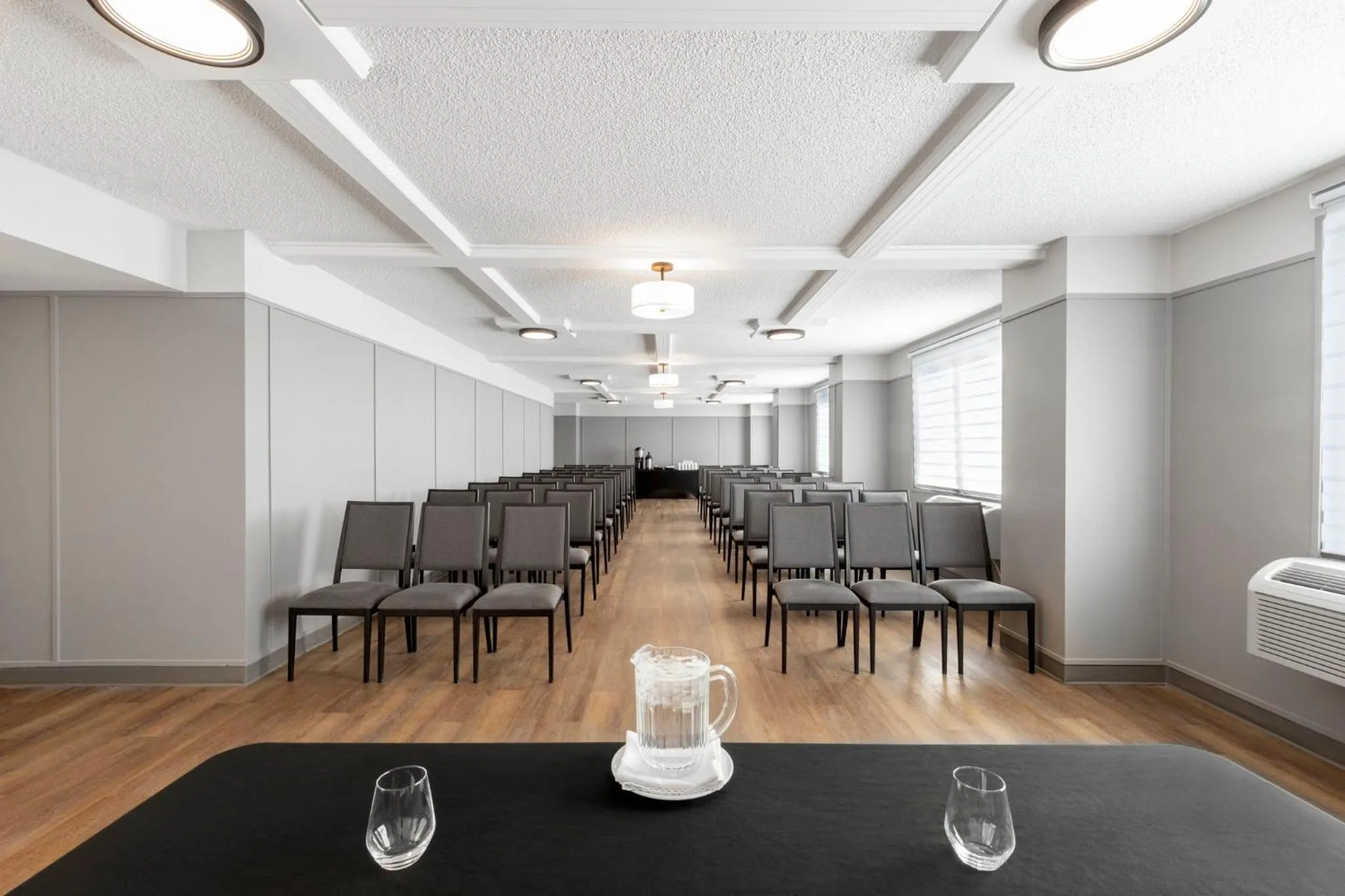 Meeting/conference room in Holiday Inn St-Jean-sur-Richelieu Congrès by IHG