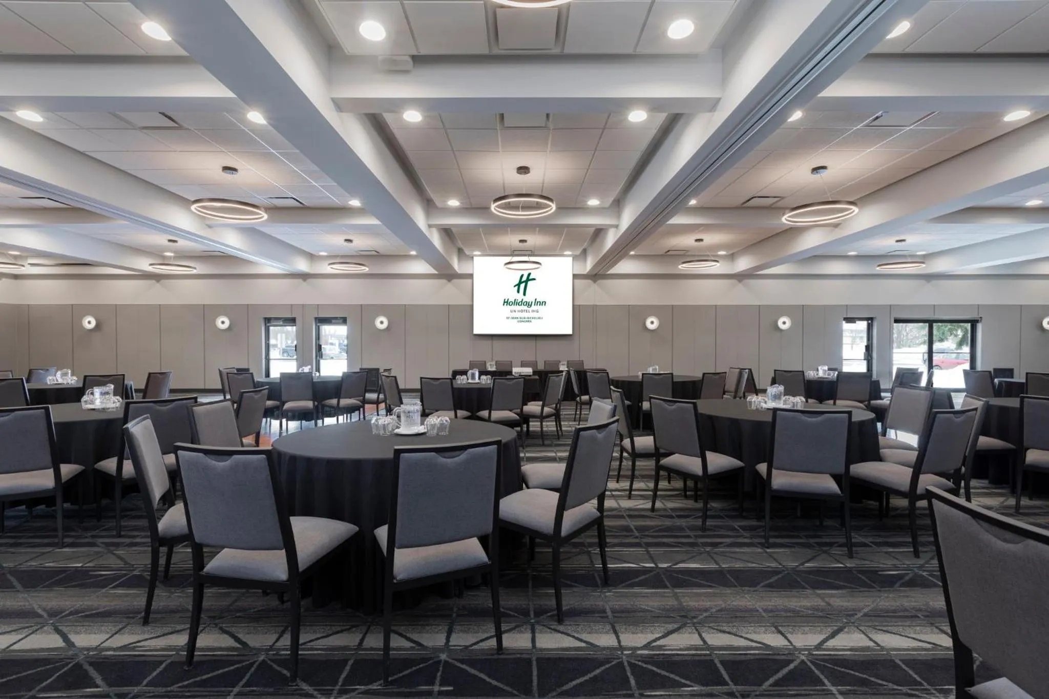Meeting/conference room in Holiday Inn St-Jean-sur-Richelieu Congrès by IHG