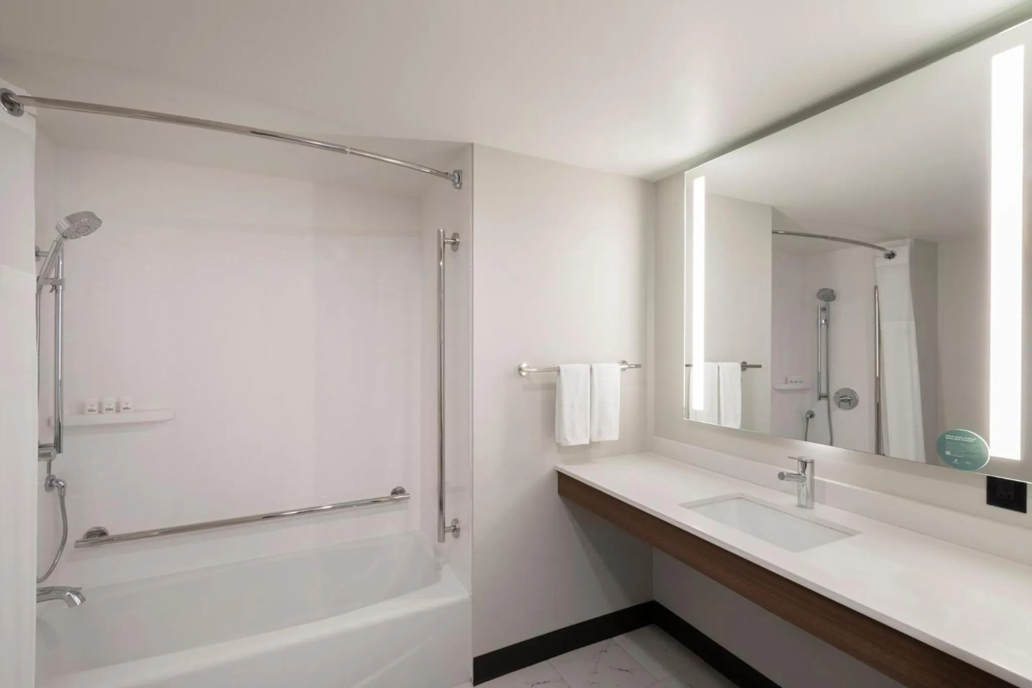 Bathroom in Holiday Inn St-Jean-sur-Richelieu Congrès by IHG