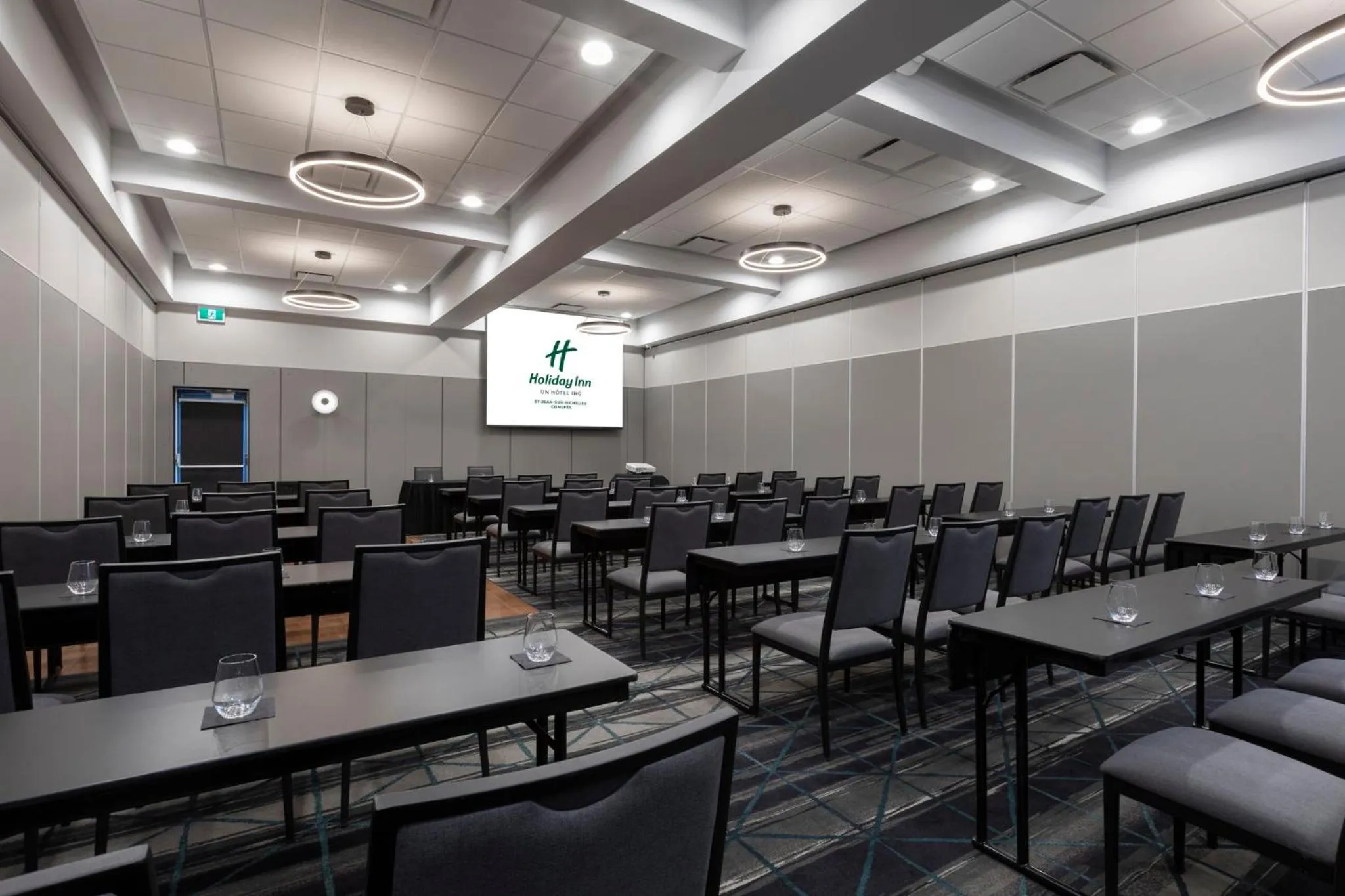 Meeting/conference room in Holiday Inn St-Jean-sur-Richelieu Congrès by IHG