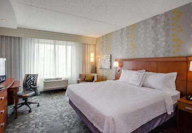 Bed in Courtyard Republic Airport Long Island/Farmingdale