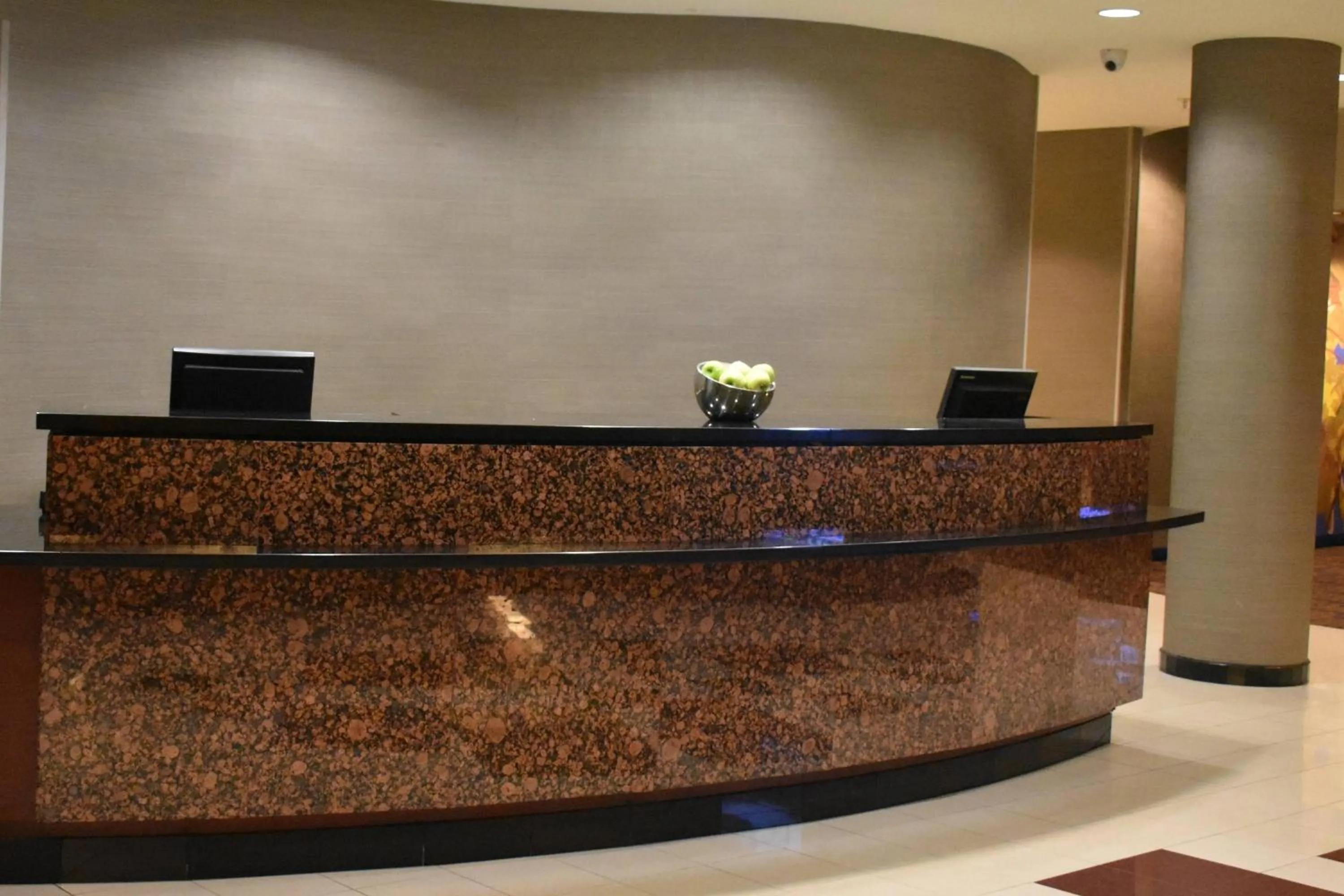 Lobby or reception in Courtyard Republic Airport Long Island/Farmingdale