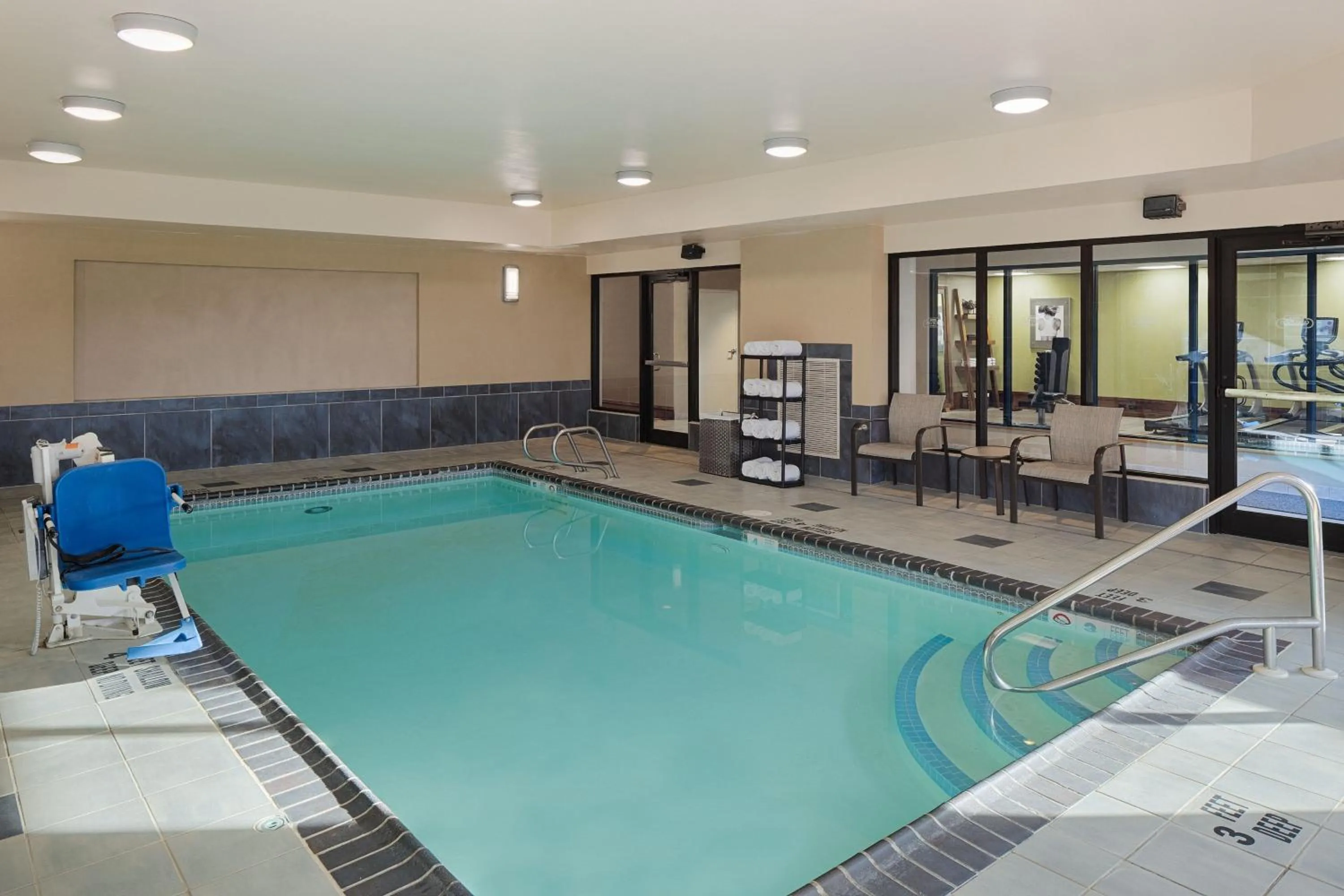 Swimming pool in Courtyard by Marriott Ithaca Airport/University