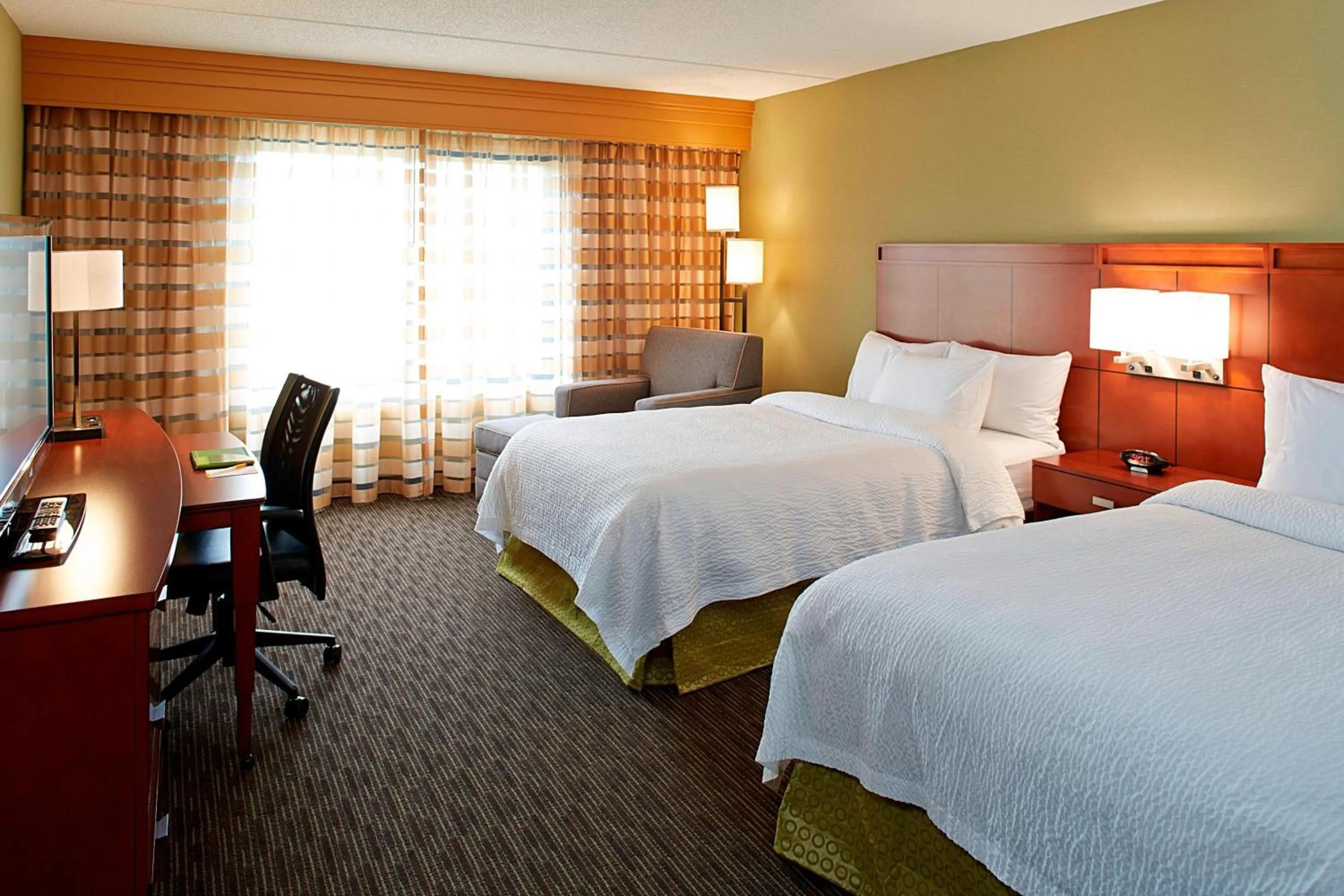 Bedroom, Bed in Courtyard by Marriott Ithaca Airport/University