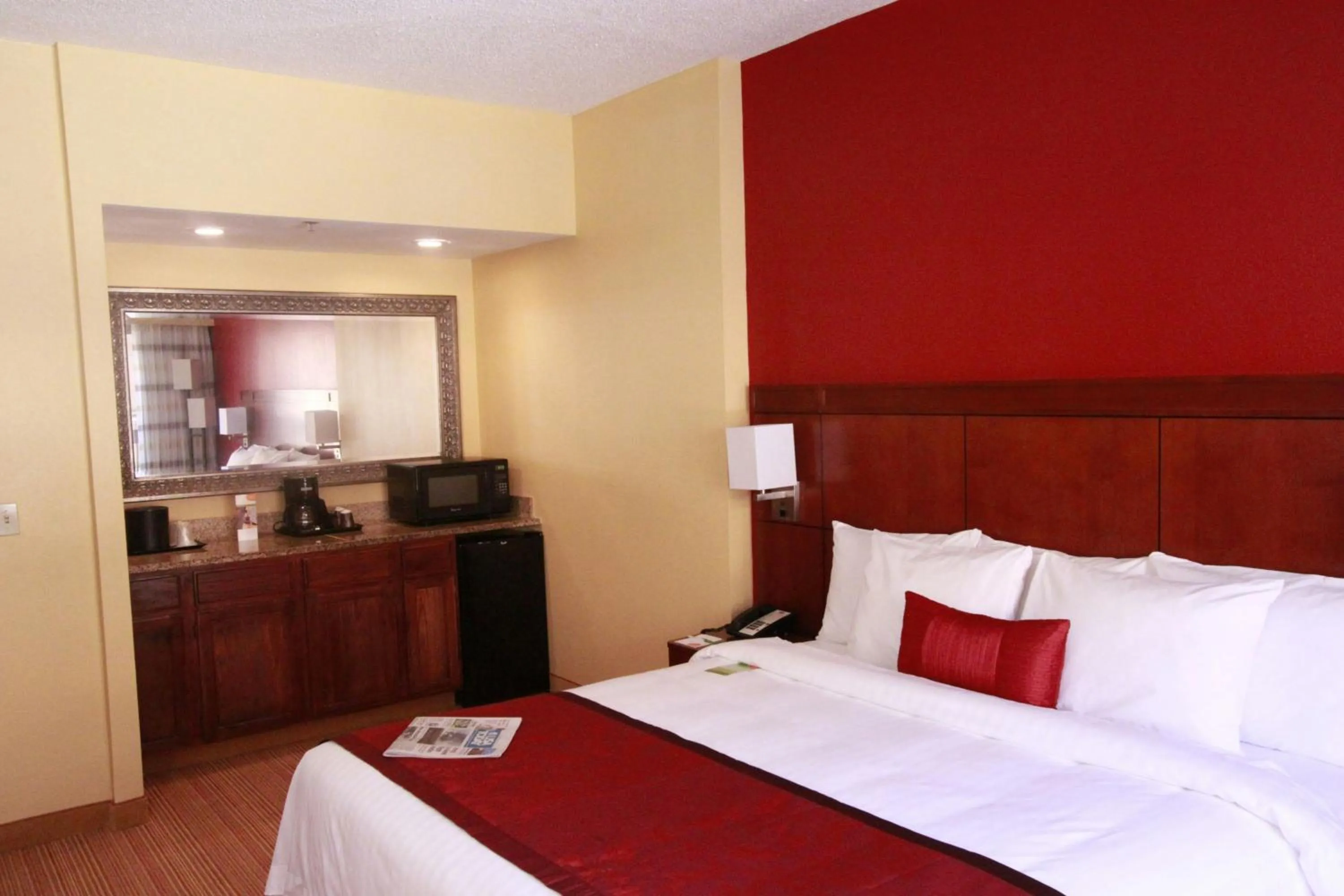 Photo of the whole room, Bed in Courtyard by Marriott Jackson Ridgeland