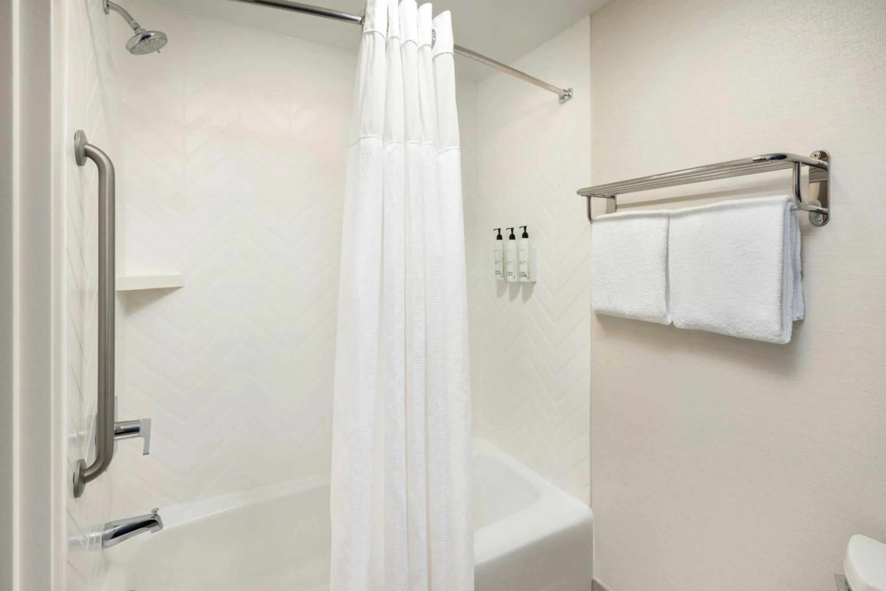 Bathroom in Fairfield Inn & Suites Jacksonville Airport