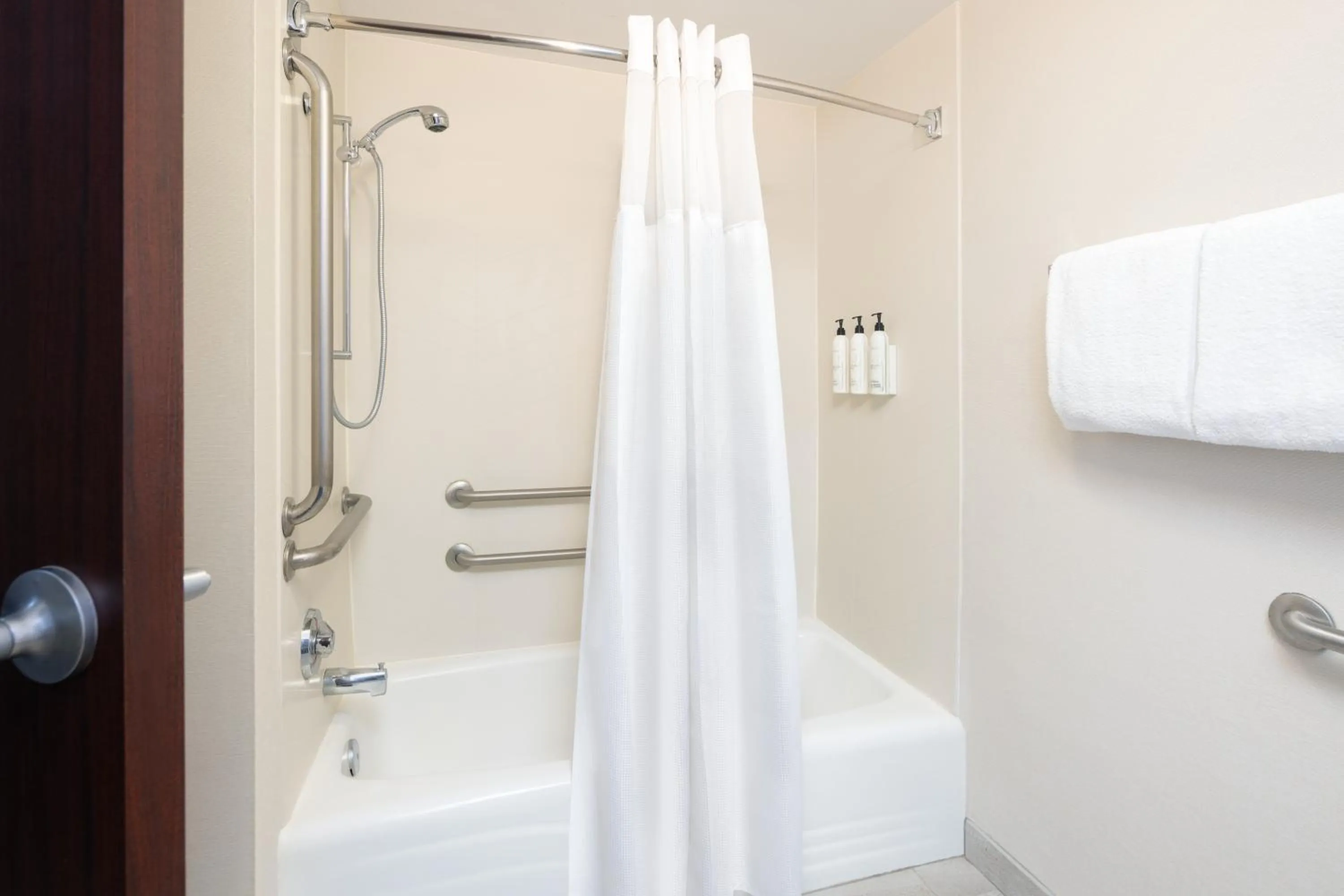 Bathroom in Fairfield Inn & Suites Jacksonville Airport