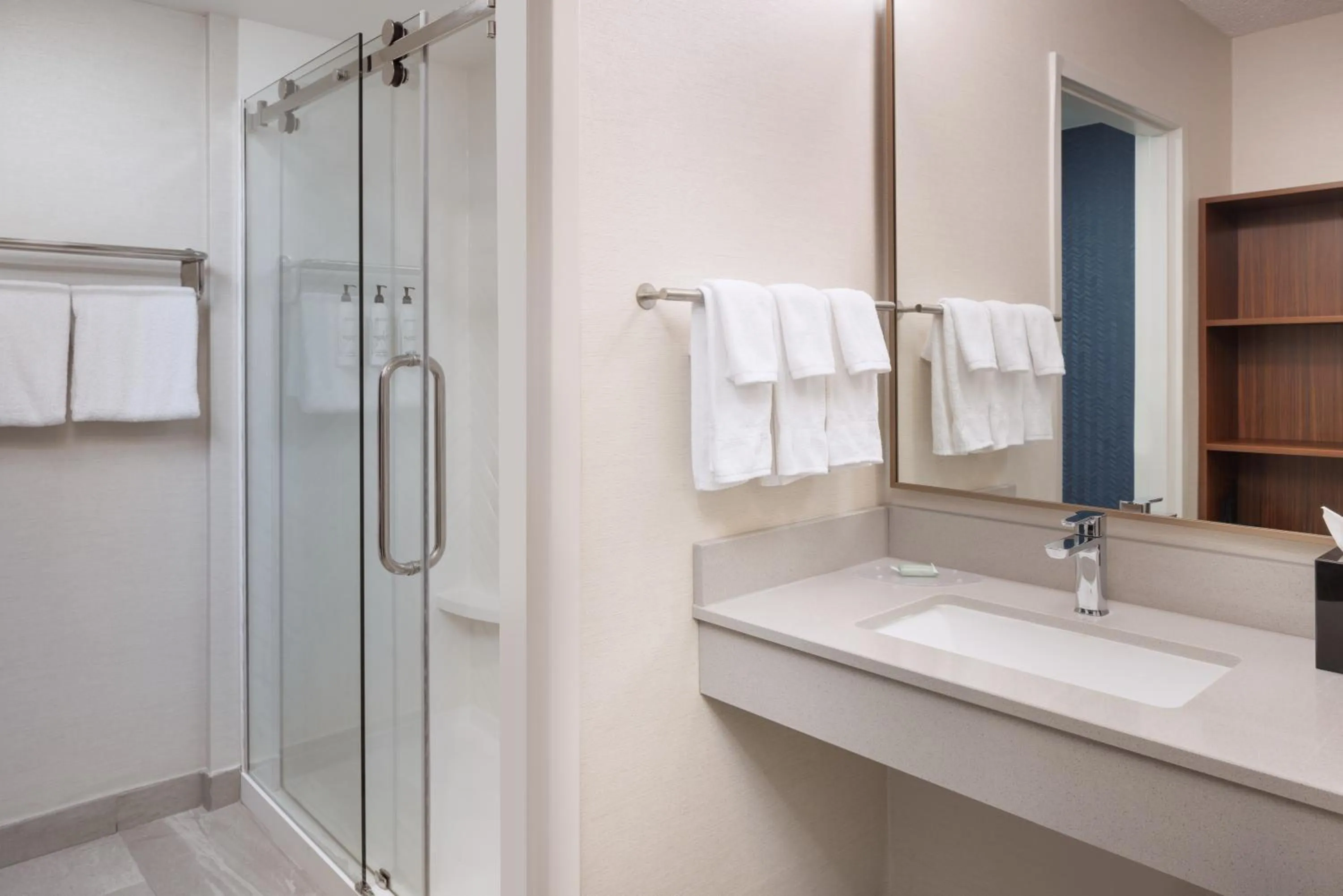 Bathroom in Fairfield Inn & Suites Jacksonville Airport