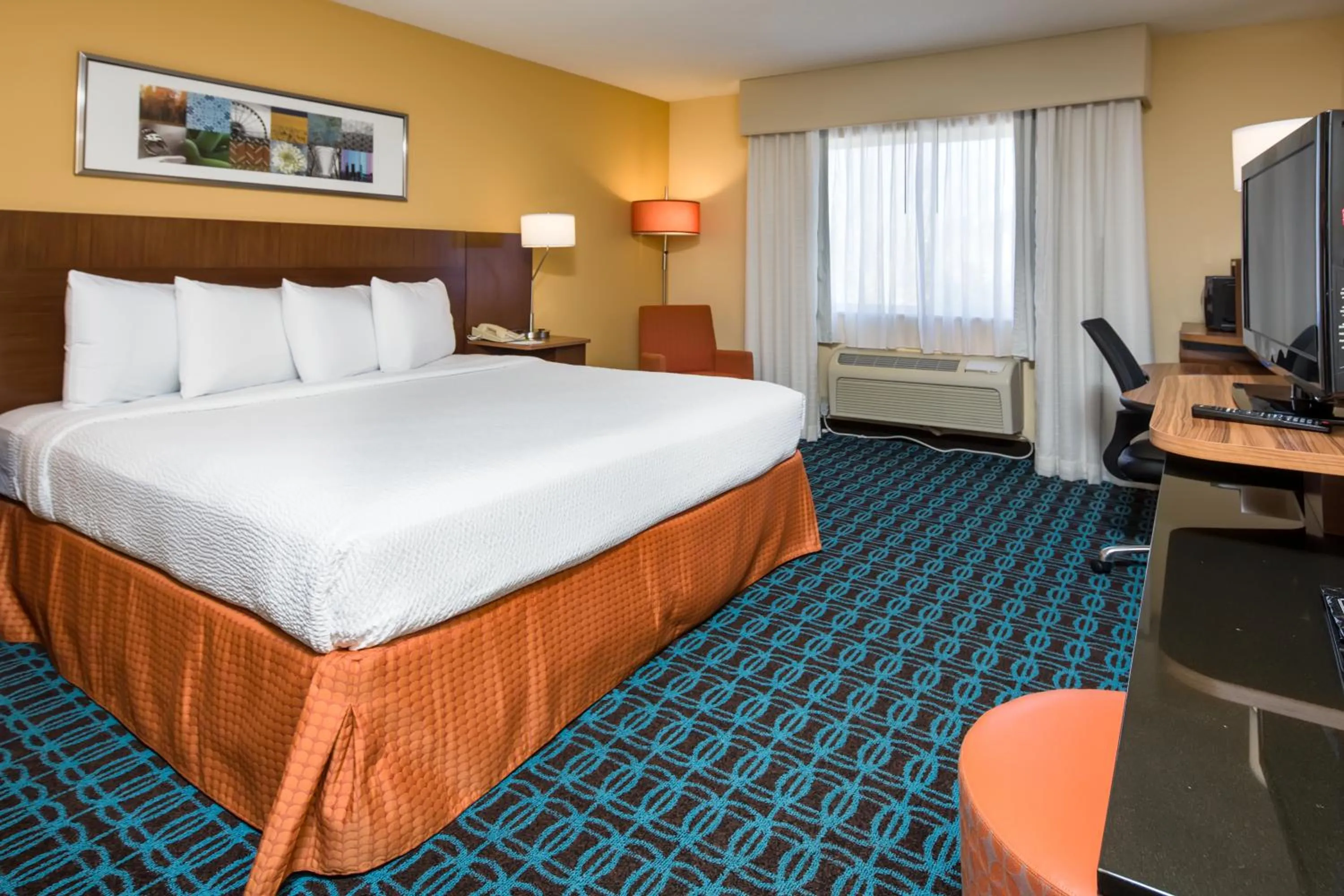 TV and multimedia, Bed in Fairfield Inn & Suites Jacksonville Airport