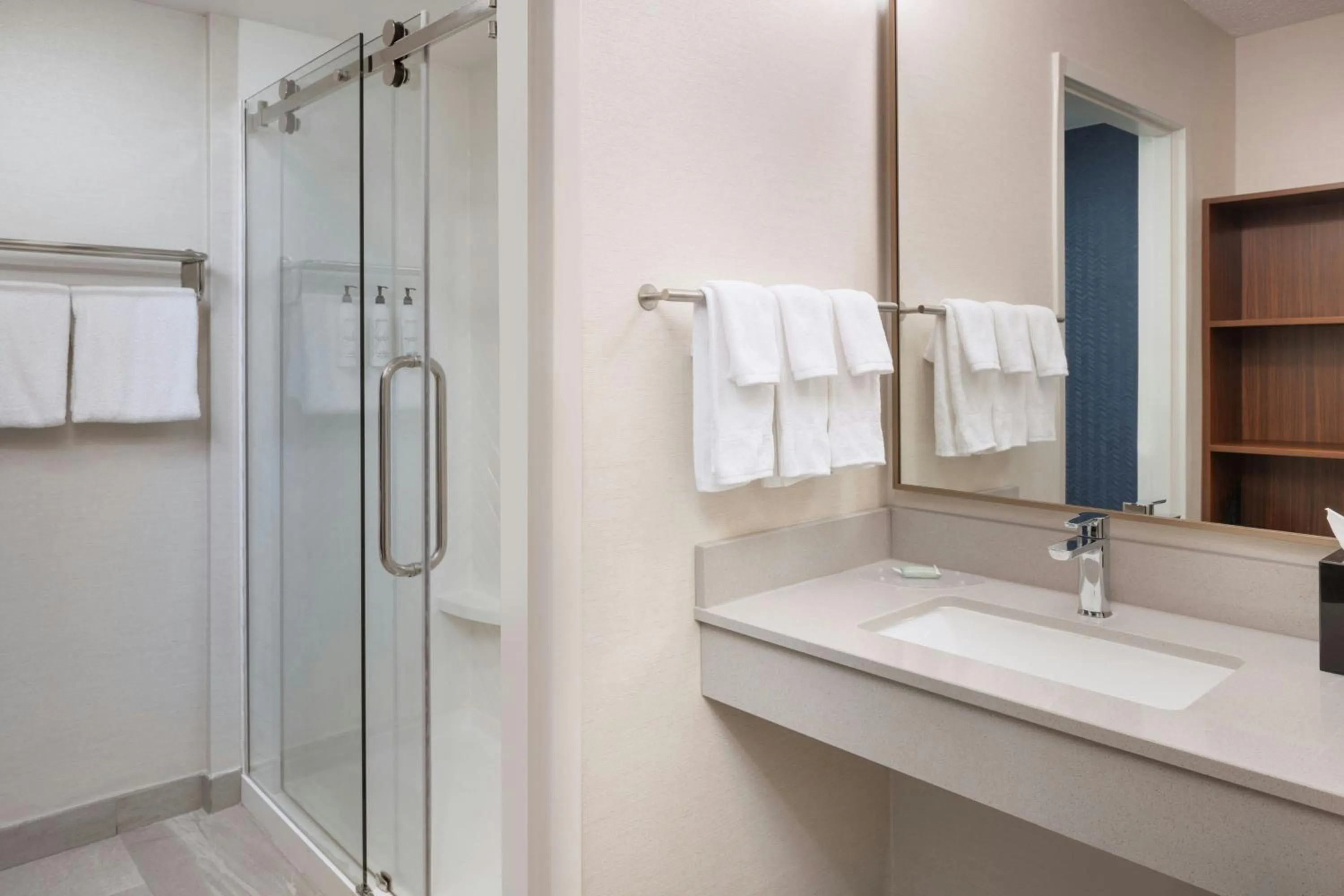 Bathroom in Fairfield Inn & Suites Jacksonville Airport