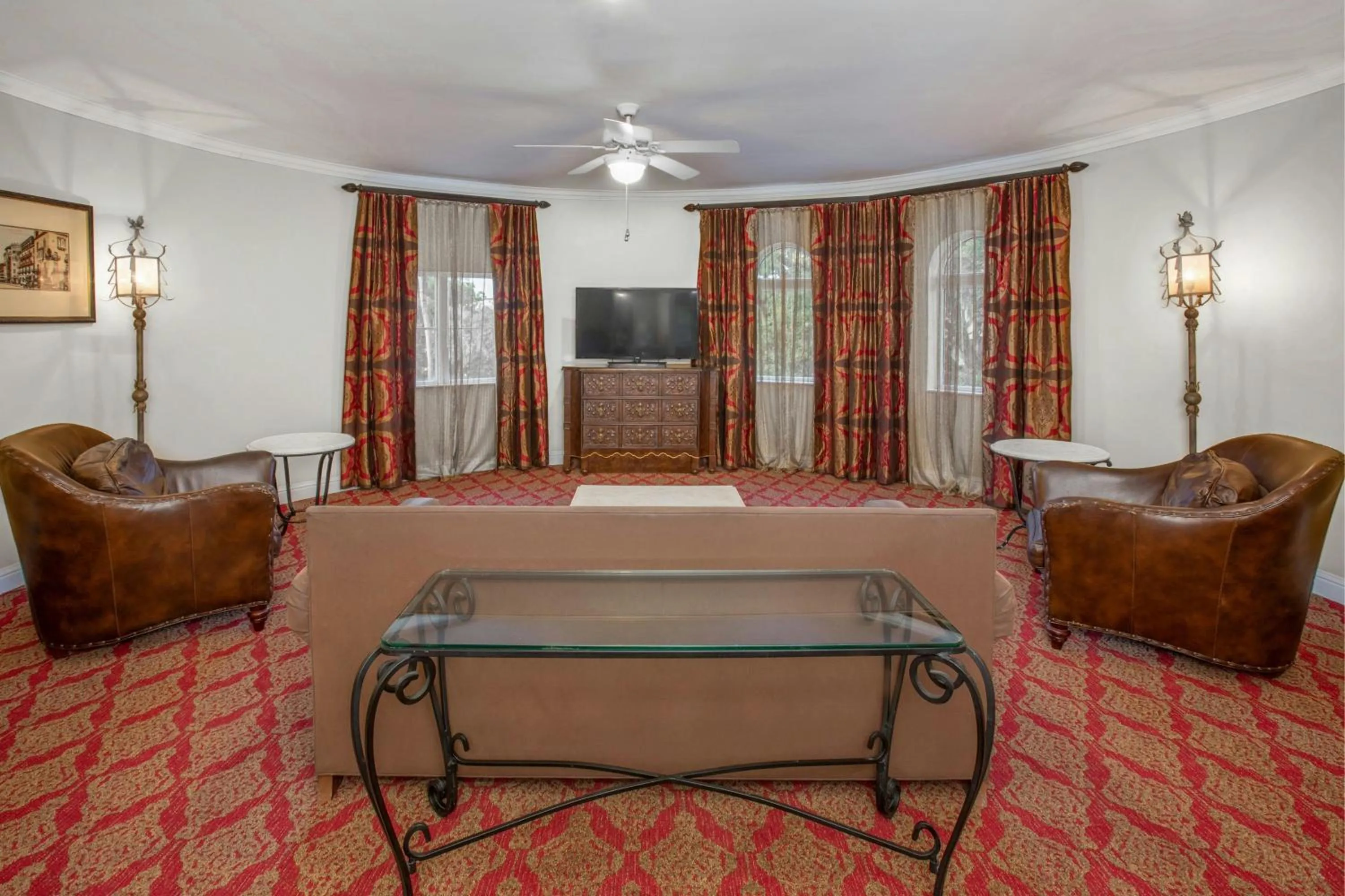 Living room in Casa Monica Resort & Spa, Autograph Collection