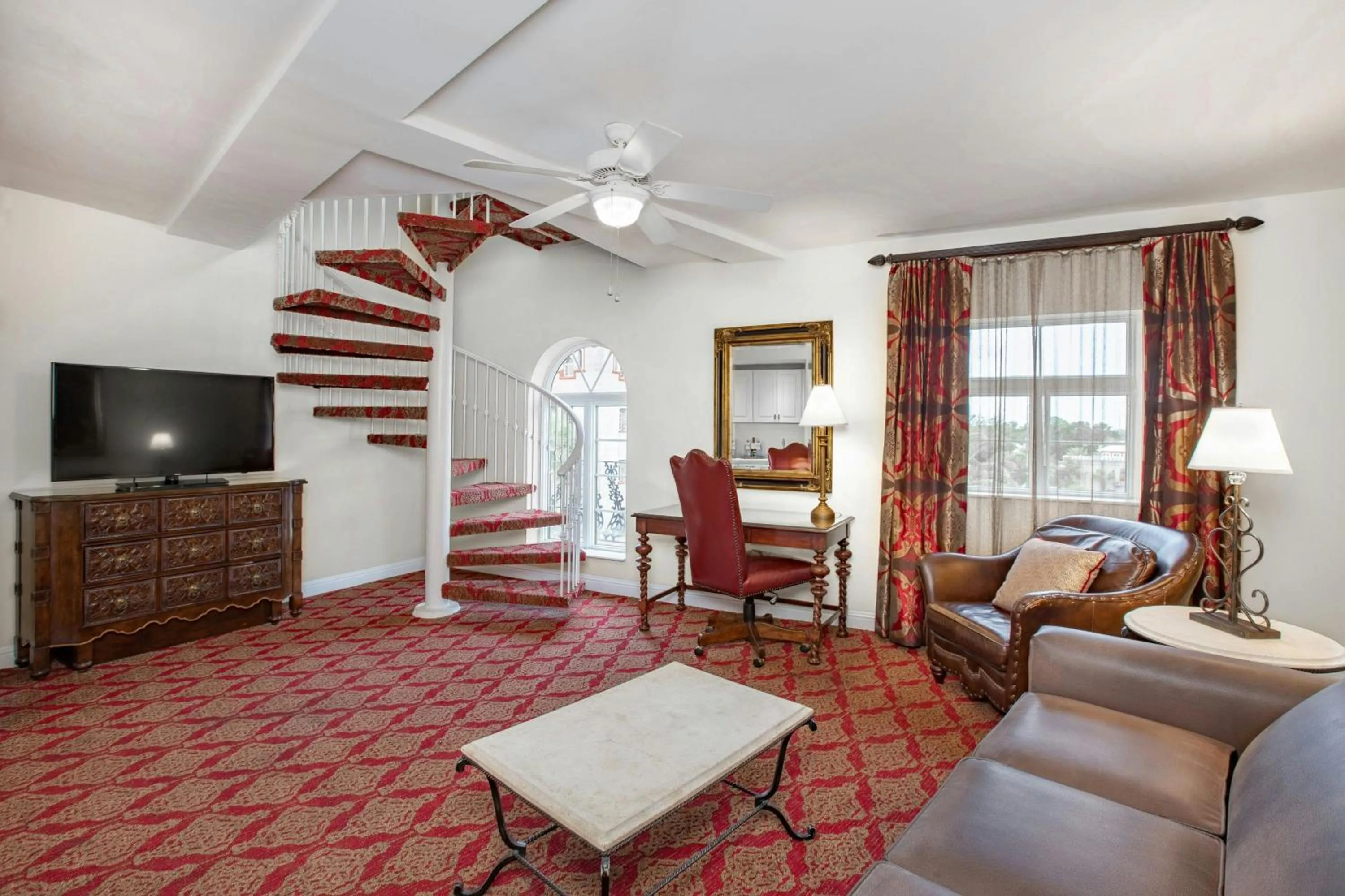 Living room in Casa Monica Resort & Spa, Autograph Collection