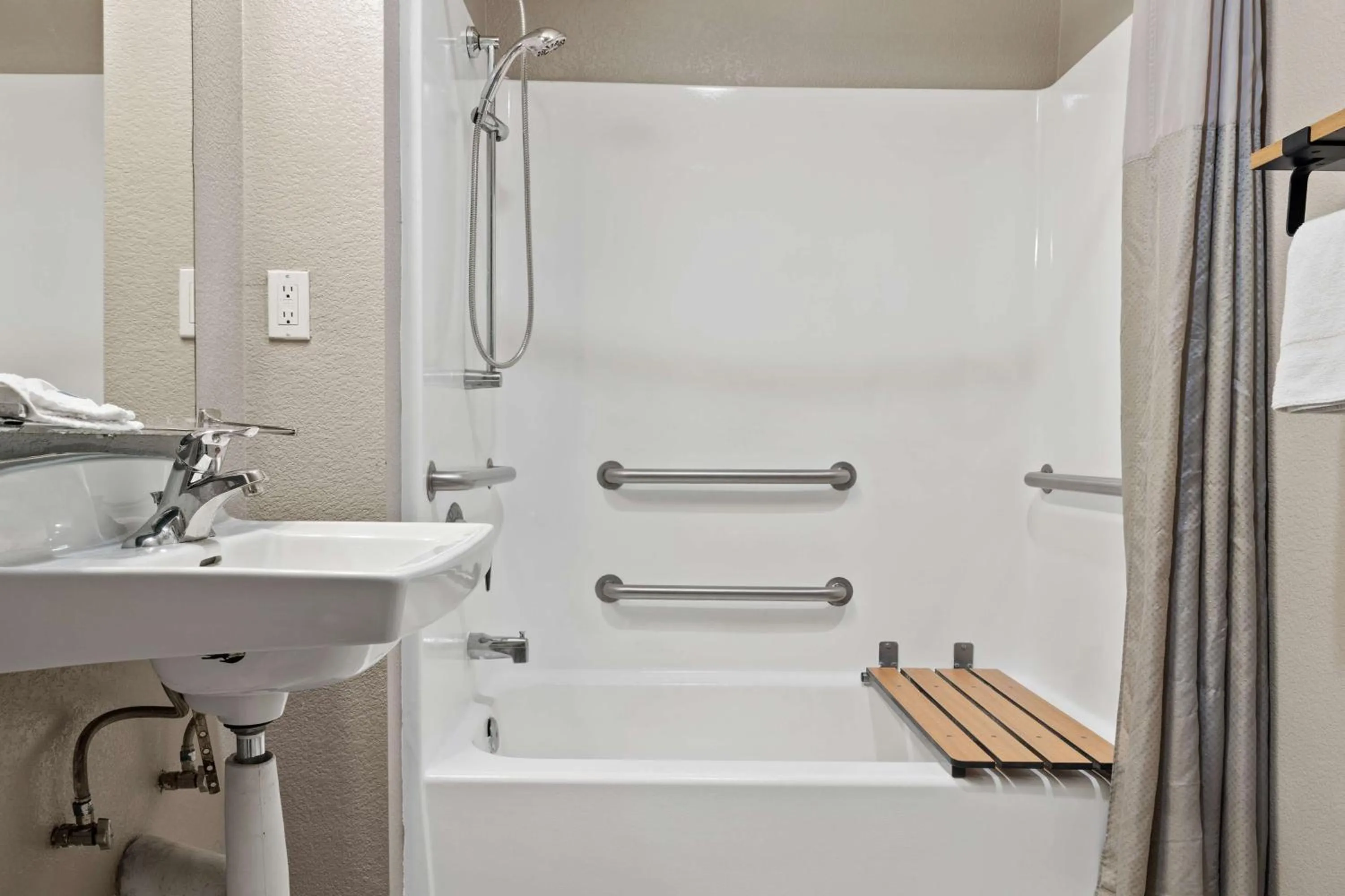 Bathroom in Motel 6-Ventura, CA - Beach