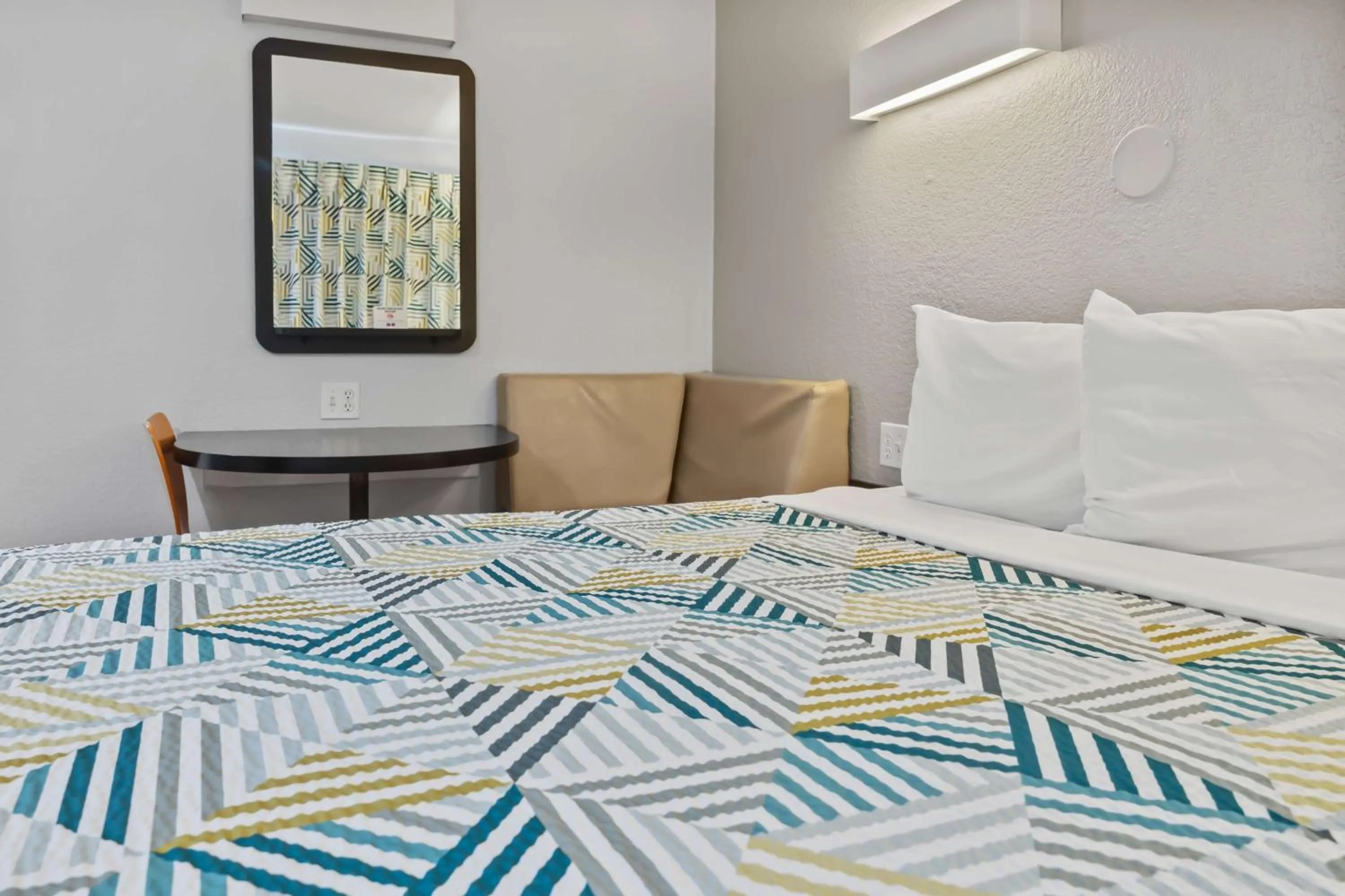 Bedroom, Bed in Motel 6-Ventura, CA - Beach