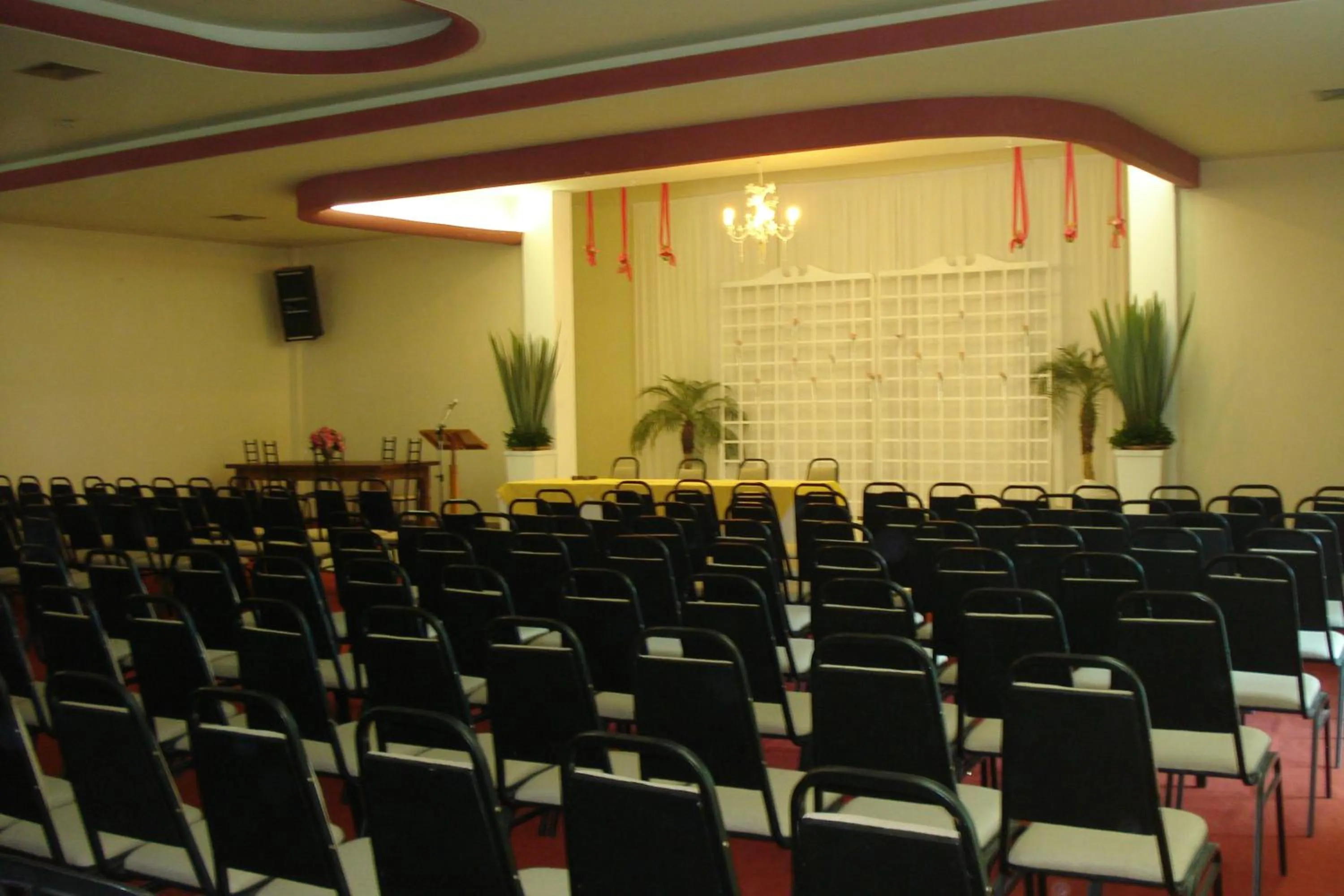 Business facilities in Guarapousada
