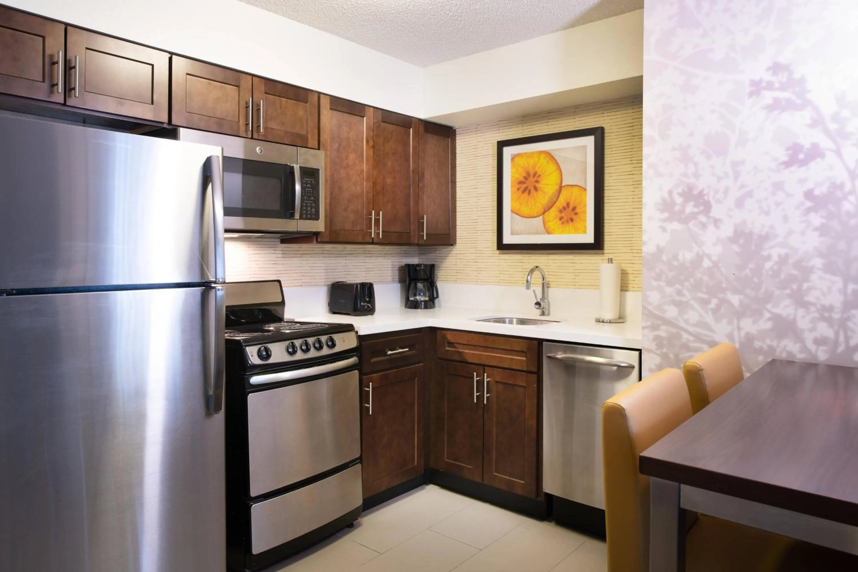 Kitchen or kitchenette in Residence Inn by Marriott Jacksonville Butler Boulevard