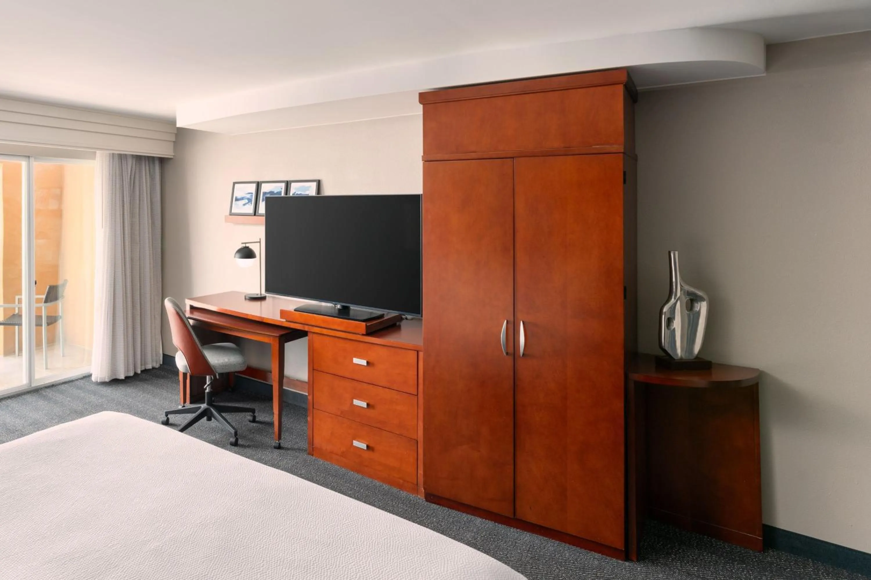 Photo of the whole room, Bed in Courtyard Jacksonville Orange Park