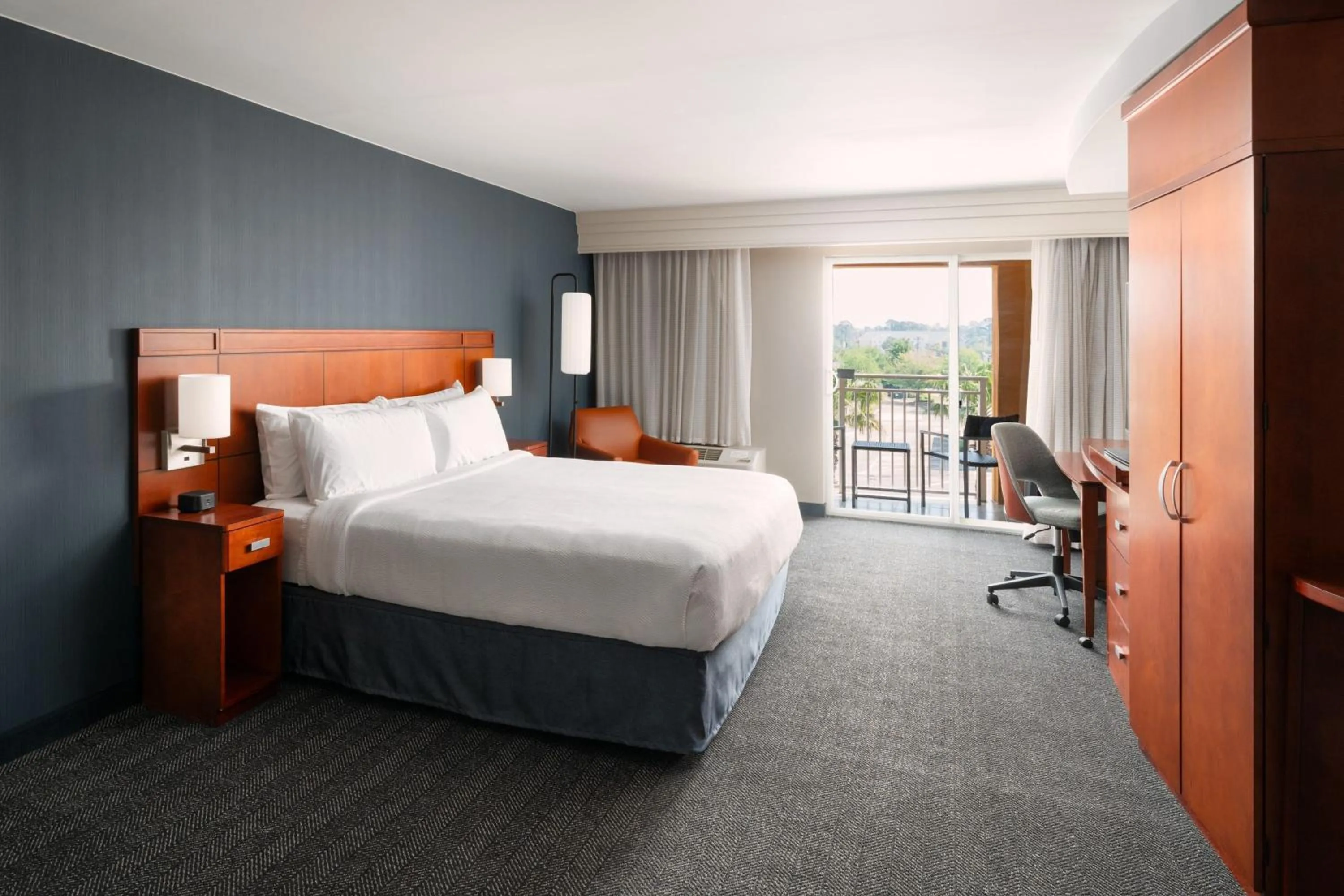 Photo of the whole room, Bed in Courtyard Jacksonville Orange Park