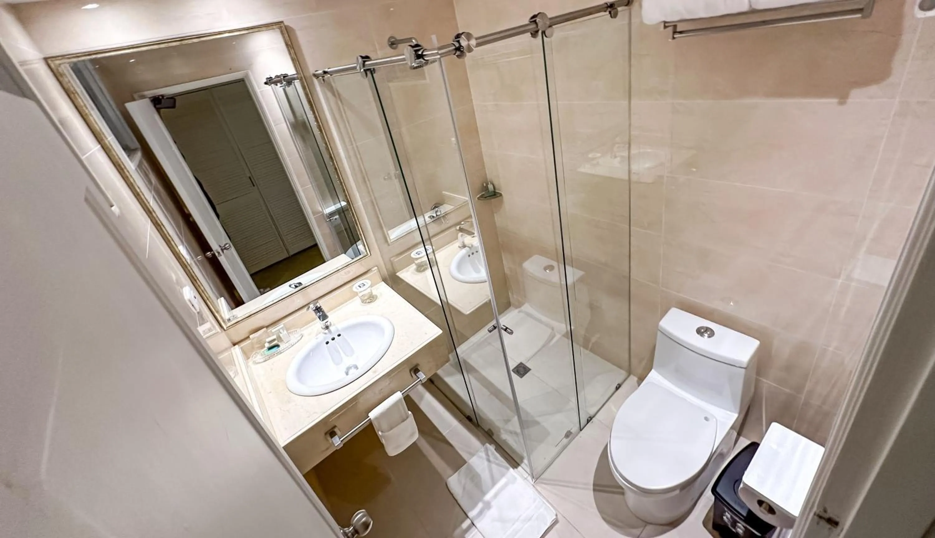 Shower in Hotel El Prado