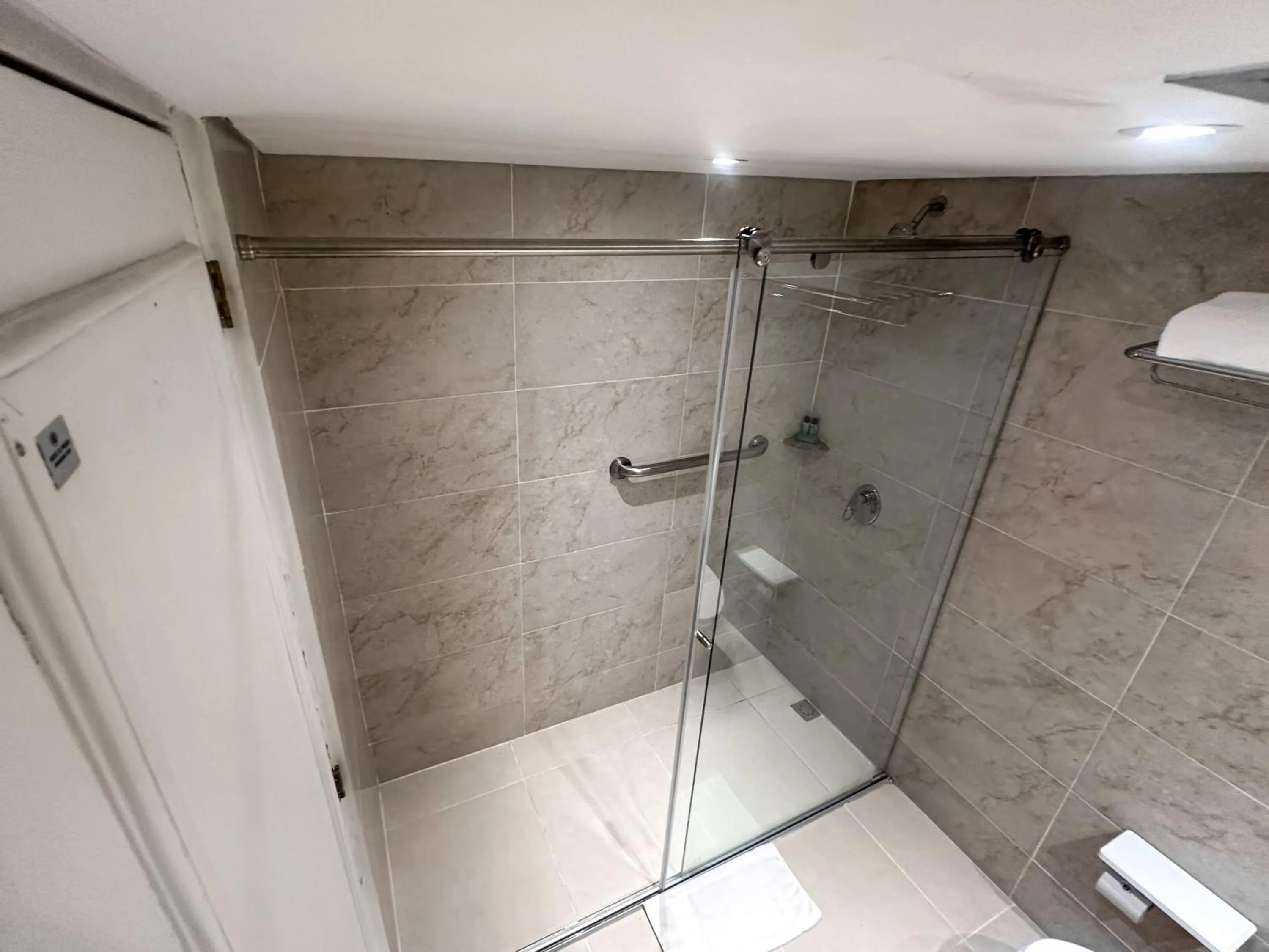 Shower in Hotel El Prado