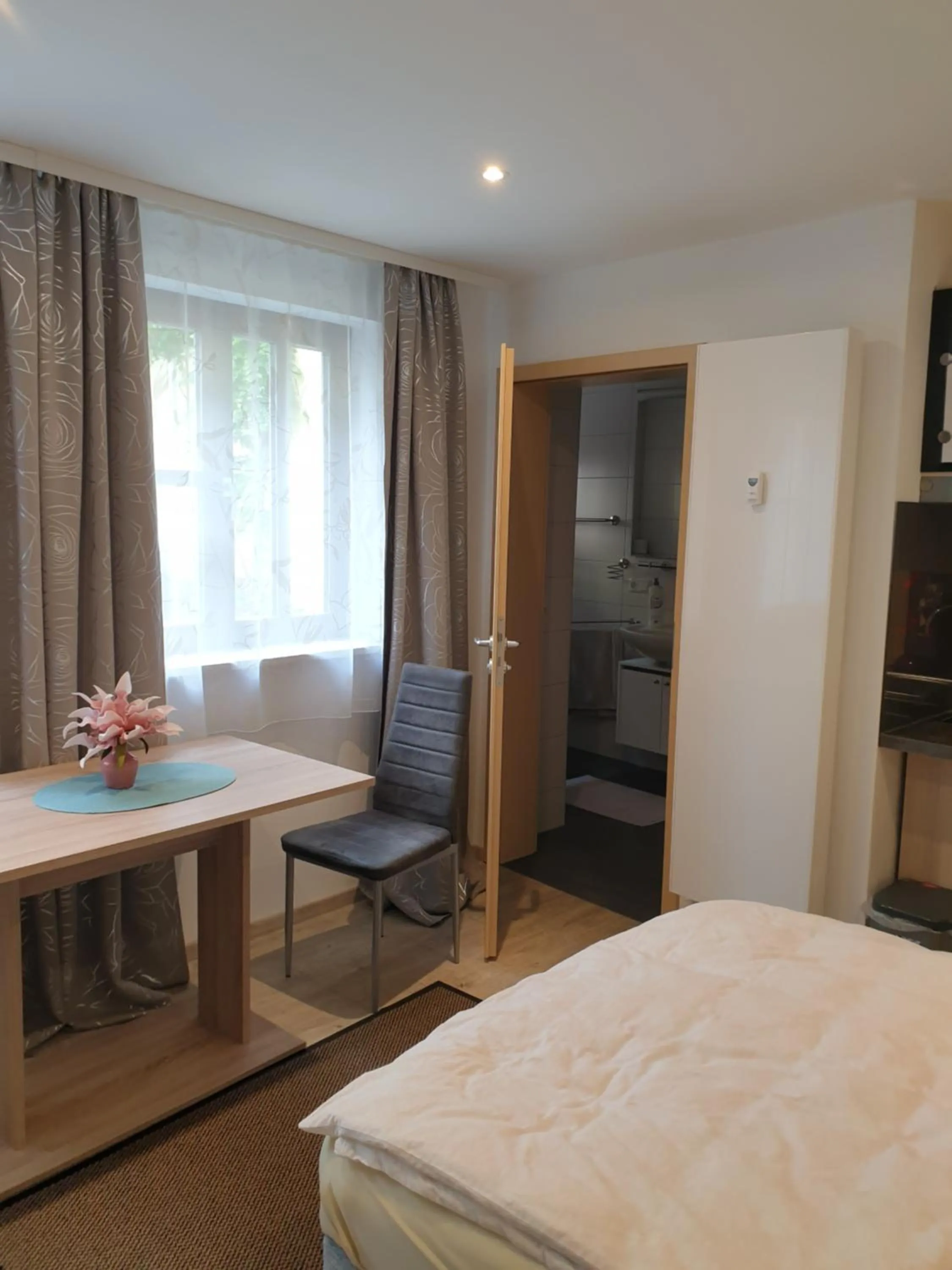 Bed in Hausner`s Hotel- Studio Apartments