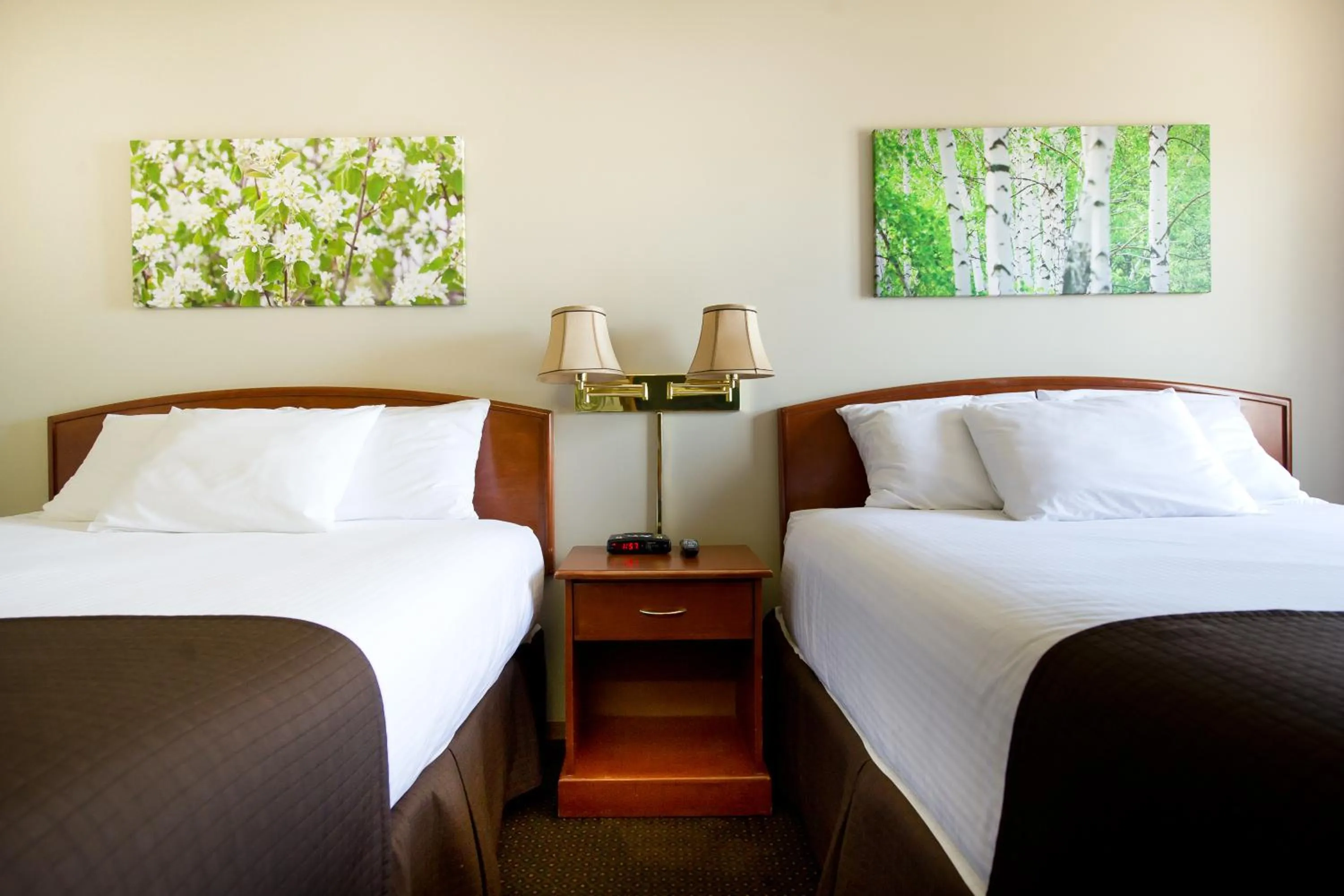 Bed in Riviera Motor Inn