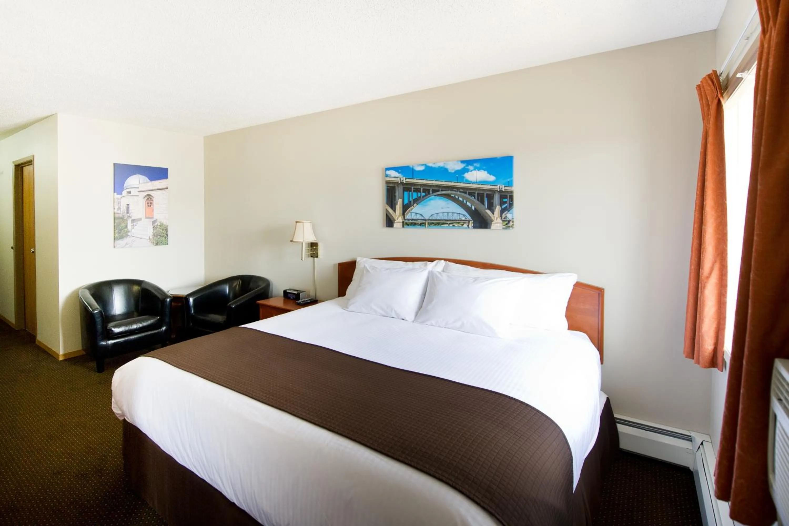 Bed in Riviera Motor Inn