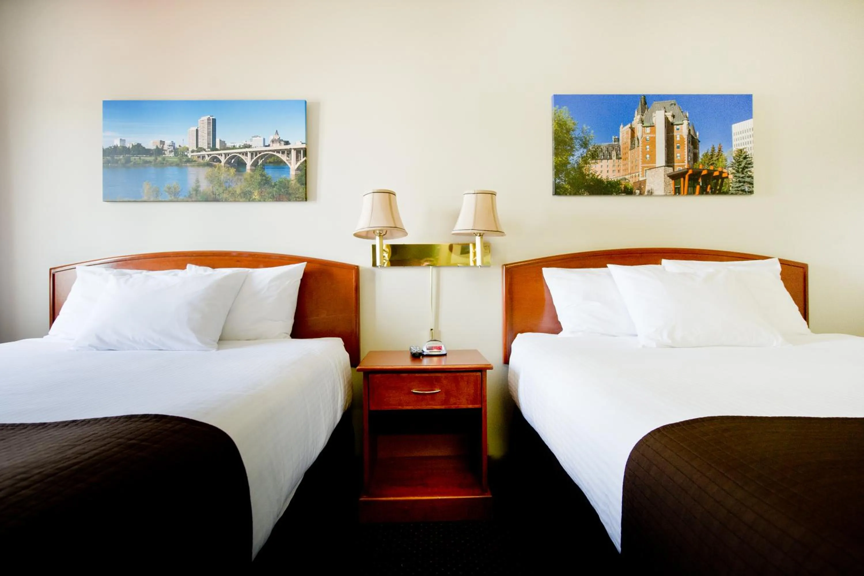 Bed in Riviera Motor Inn