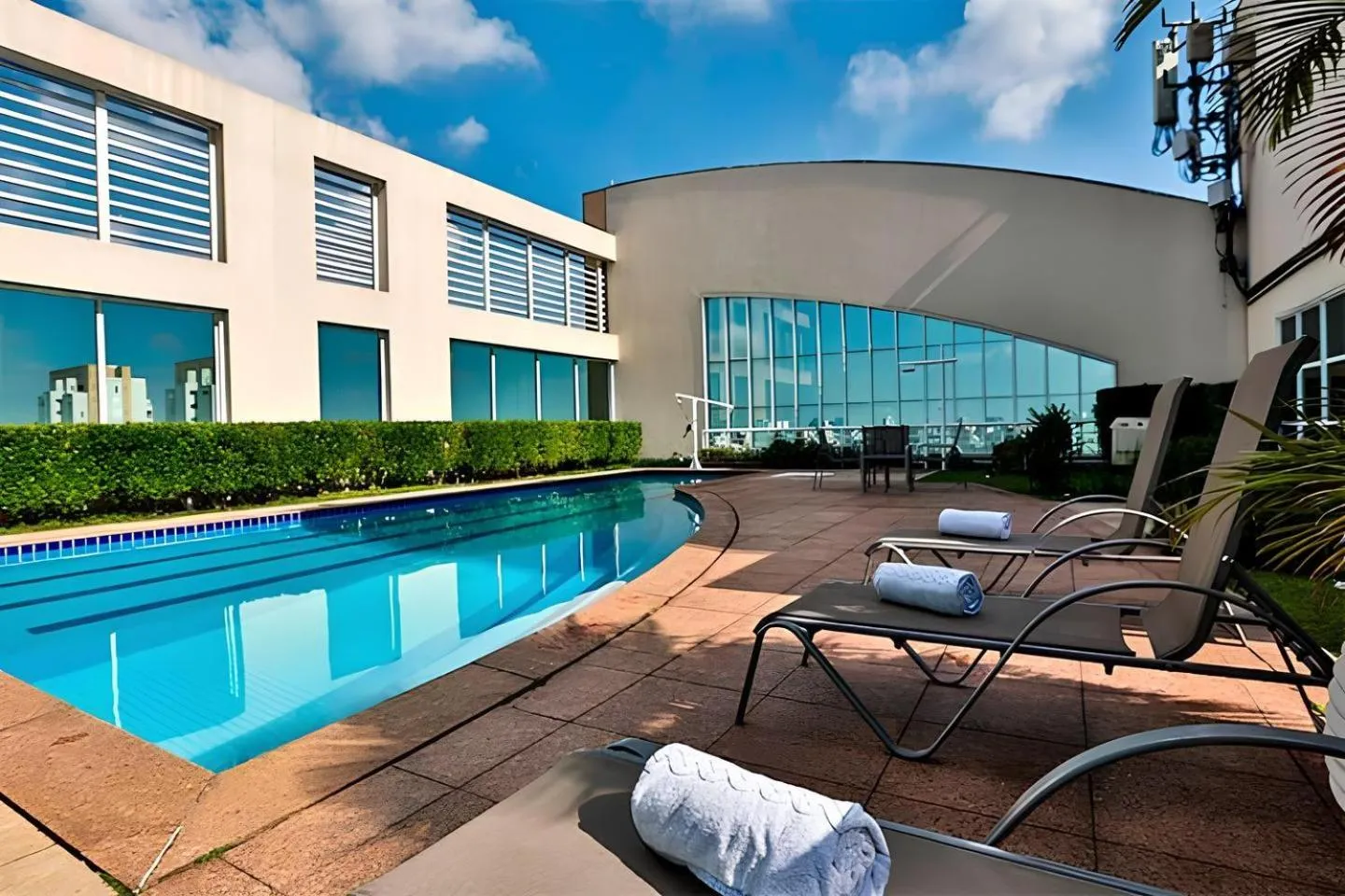 Swimming pool in Comfort Ibirapuera
