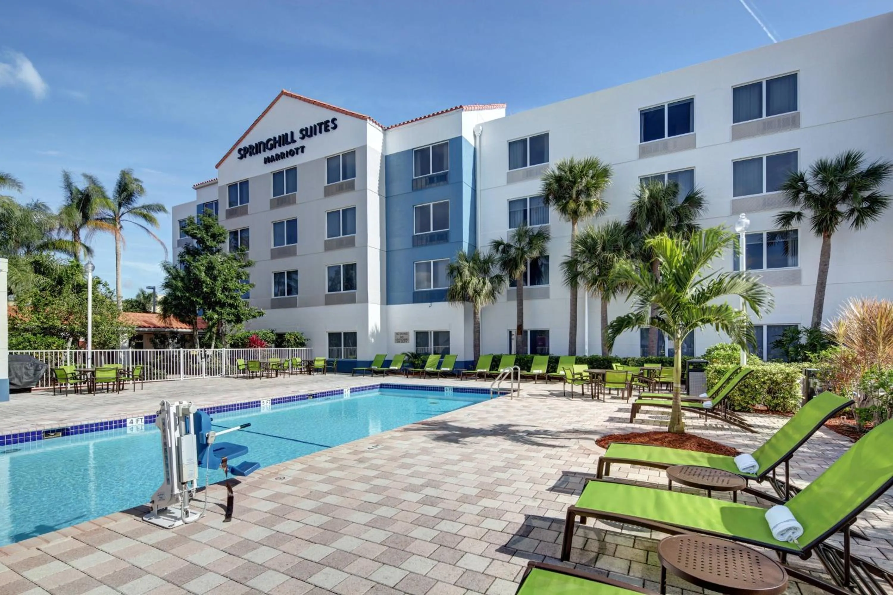 Swimming pool in SpringHill Suites Port Saint Lucie