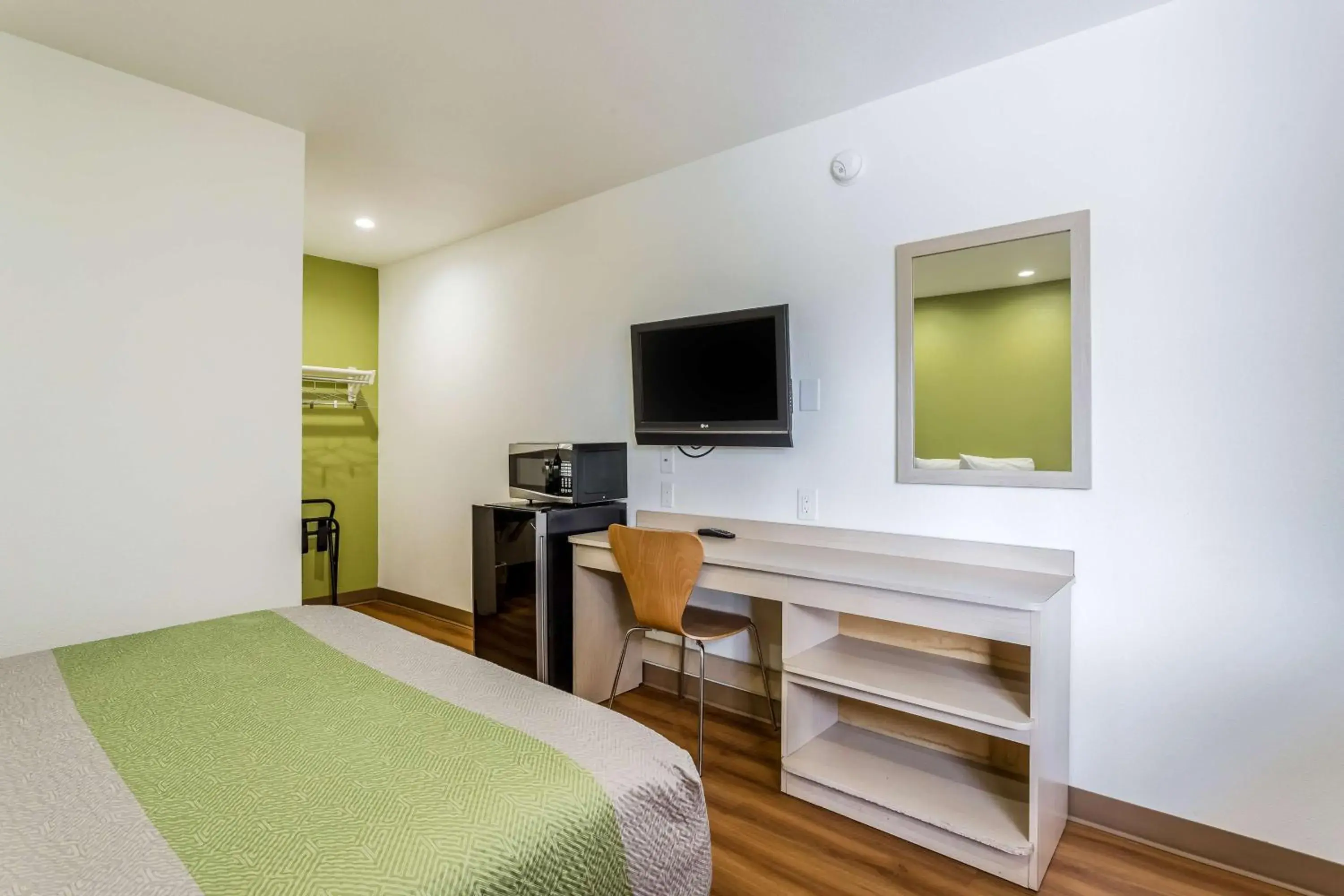 Double Room - Disability Access - Roll In Shower in Motel 6-Needles, CA Double Room - Disability Access - Roll In Shower in Motel 6-Needles, CA