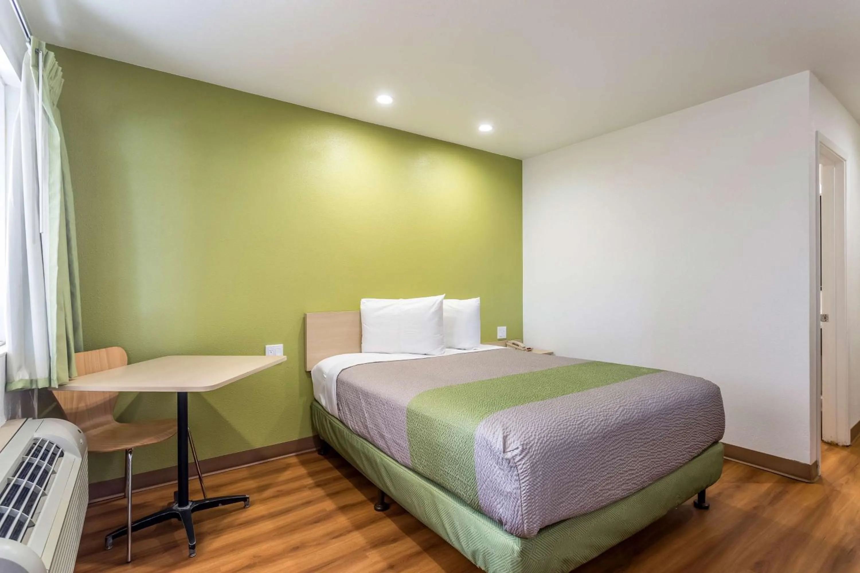 Photo of the whole room, Bed in Motel 6-Needles, CA