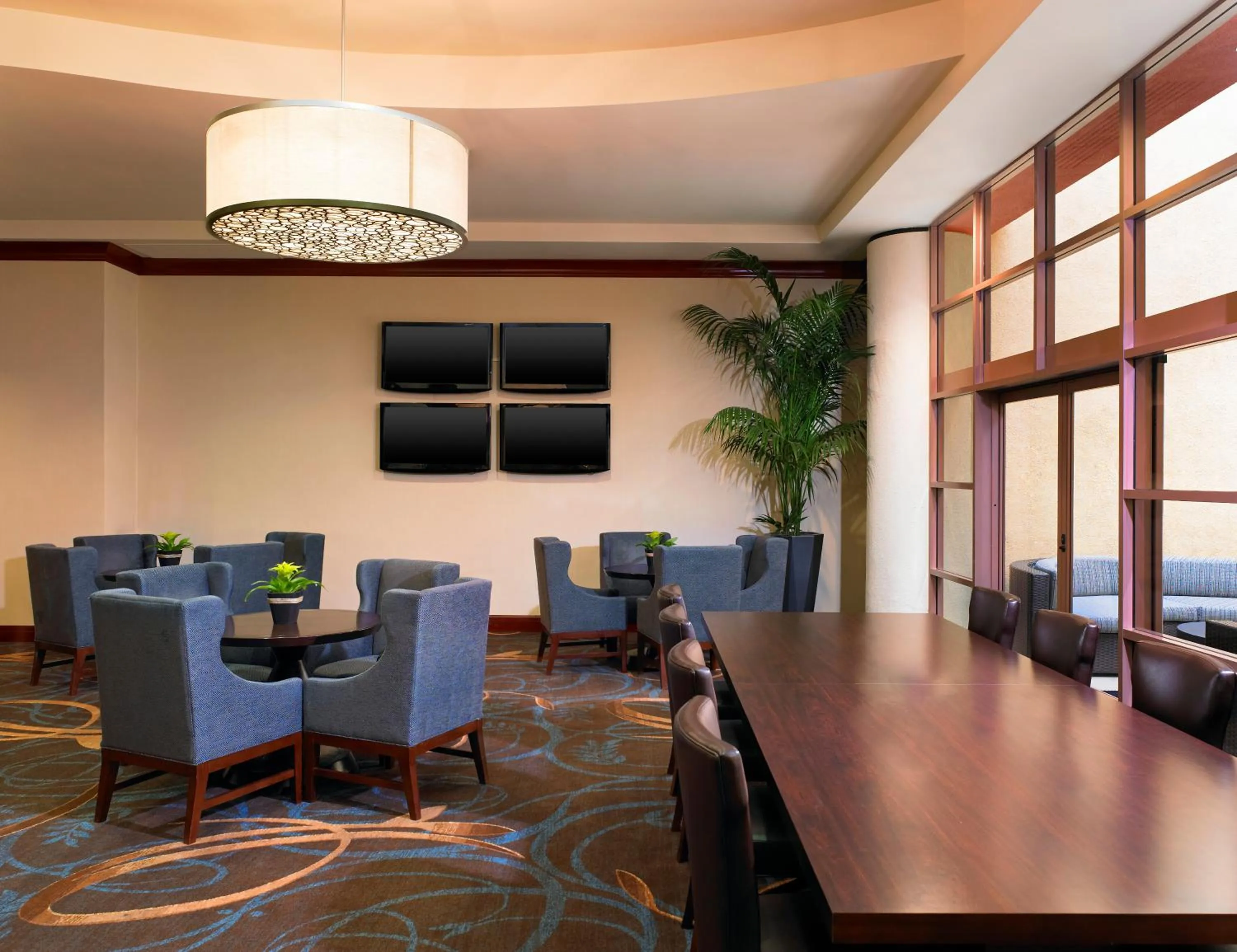 Seating area in Sheraton Agoura Hills Hotel