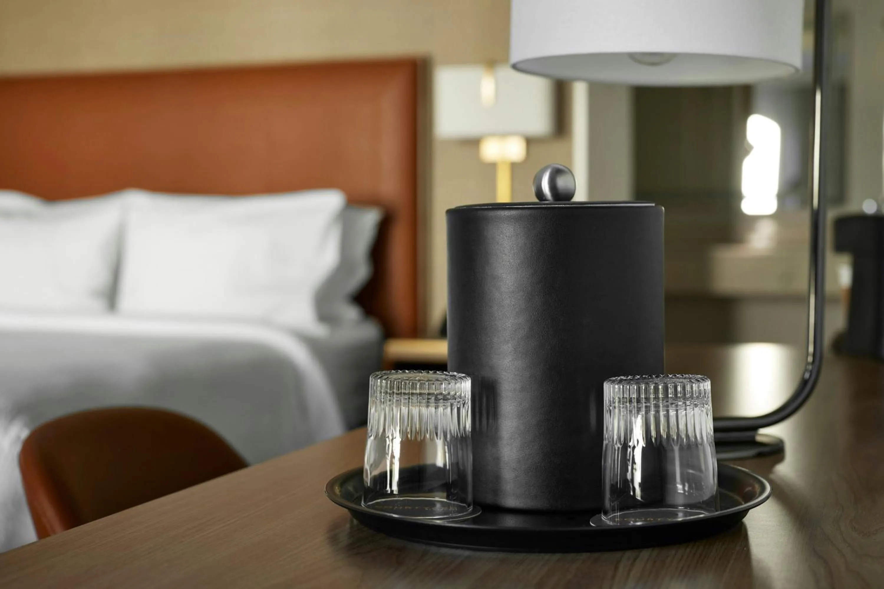 Photo of the whole room, Bed in Courtyard by Marriott Los Angeles Pasadena Old Town