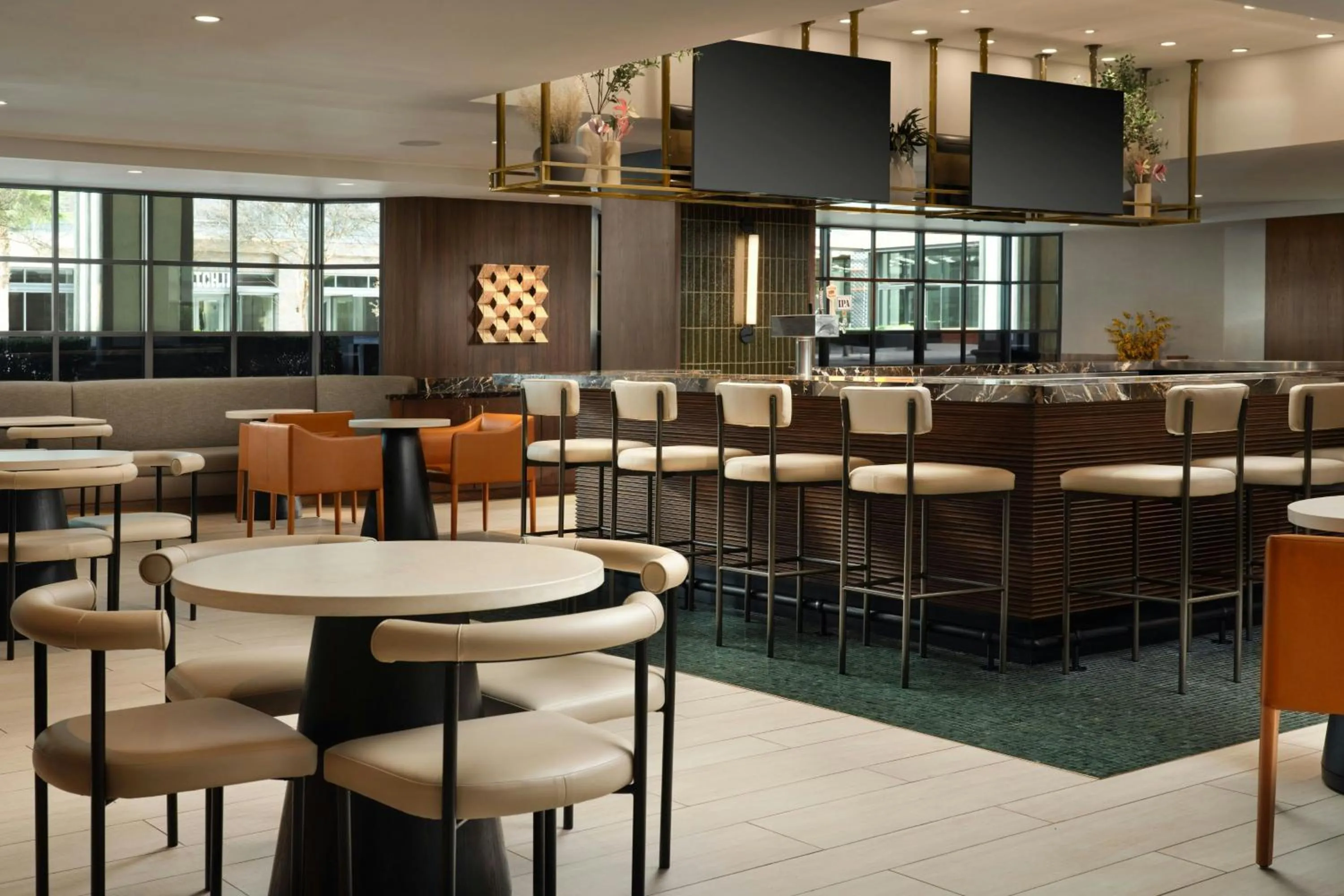 Lounge or bar in Courtyard by Marriott Los Angeles Pasadena Old Town