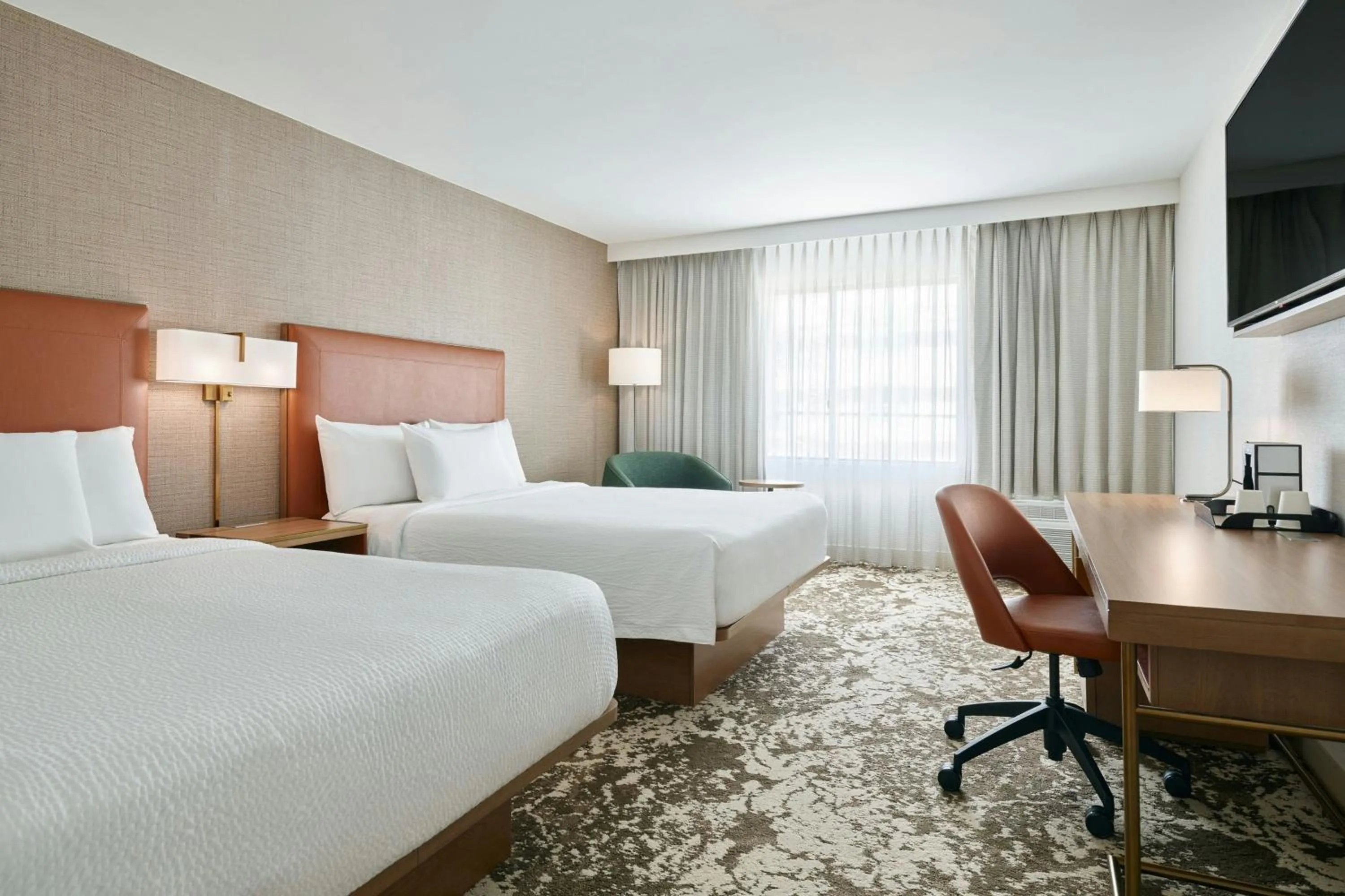 Photo of the whole room, Bed in Courtyard by Marriott Los Angeles Pasadena Old Town