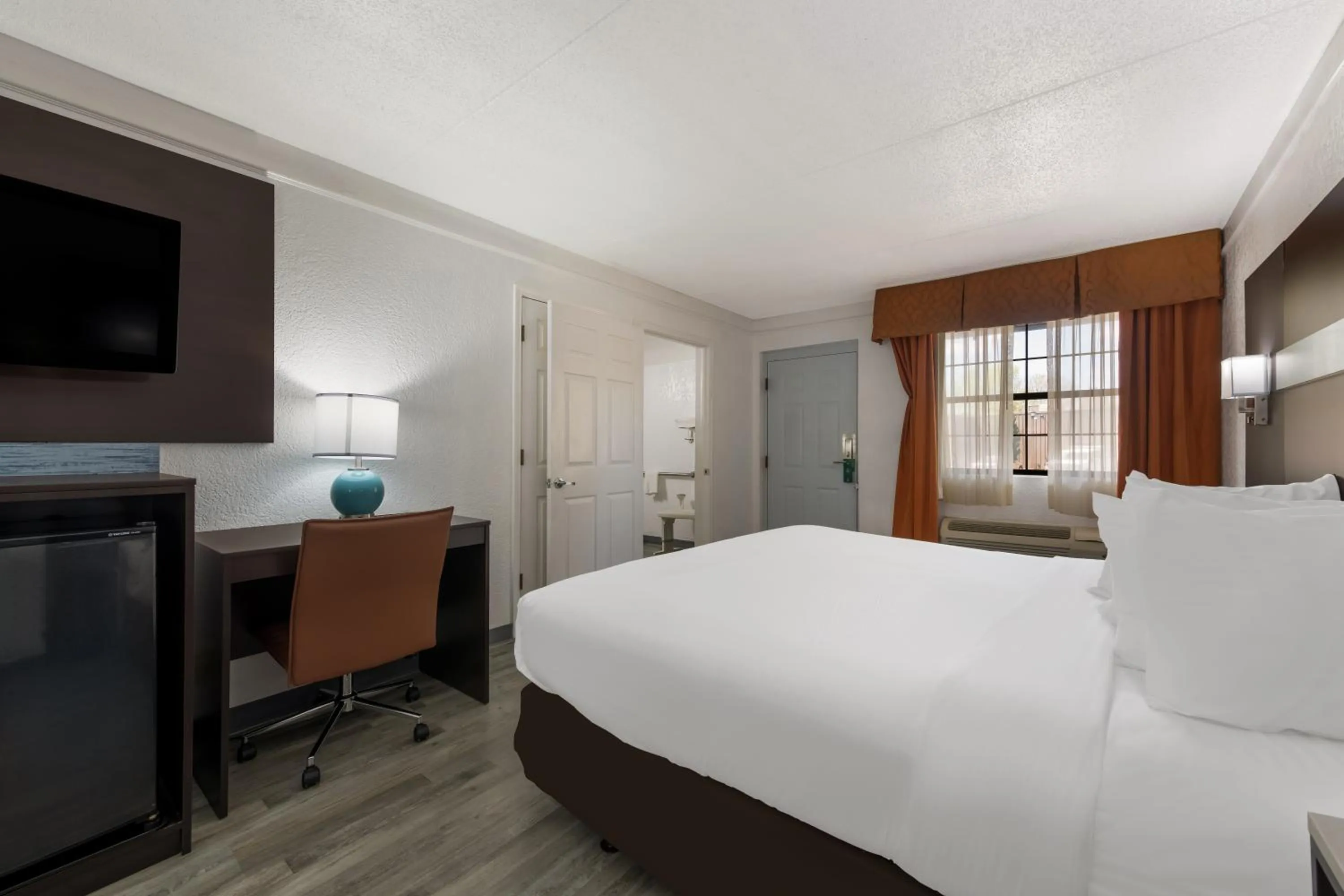 Bedroom, Bed in Quality Inn & Suites Airport