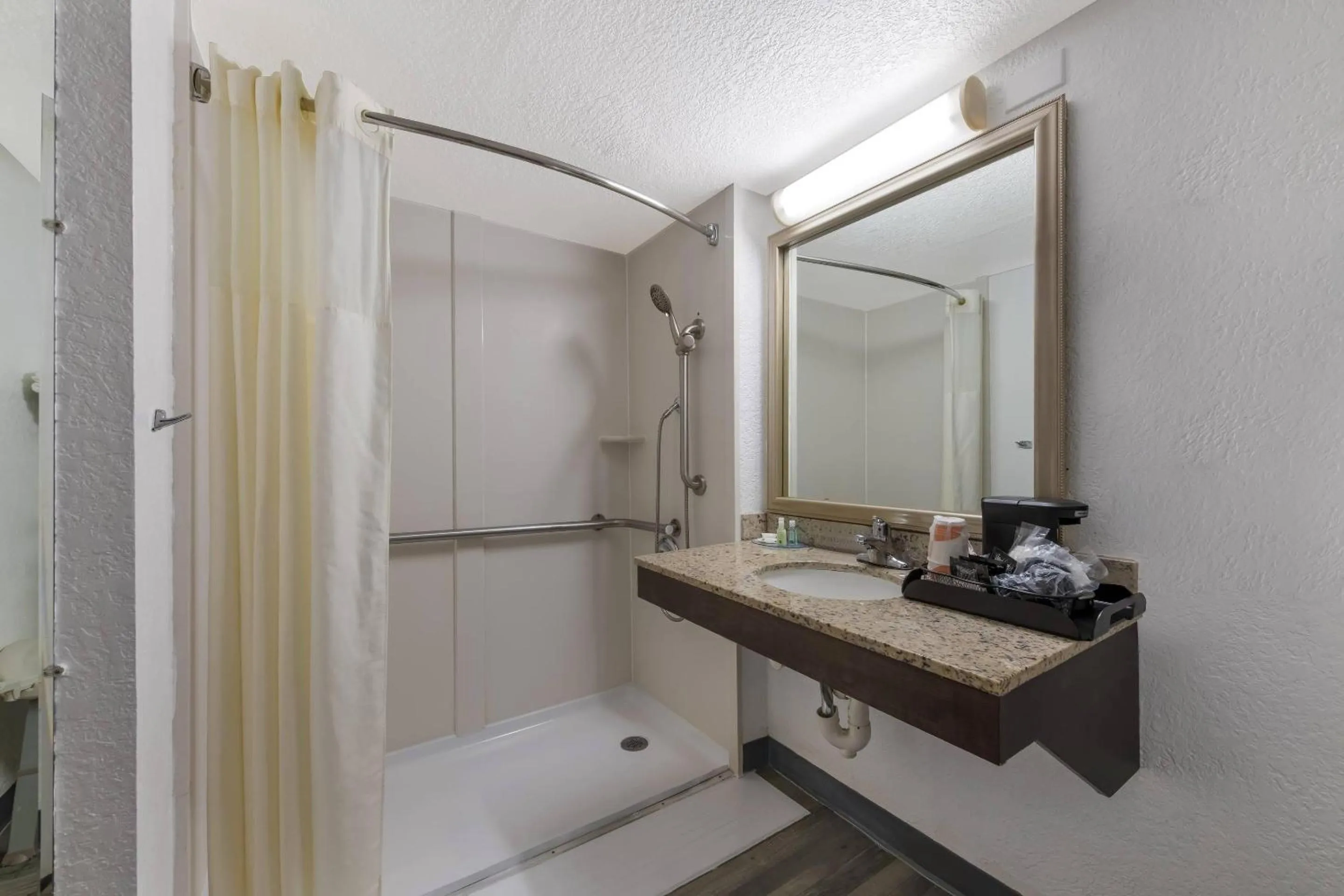 Bedroom in Quality Inn & Suites Airport