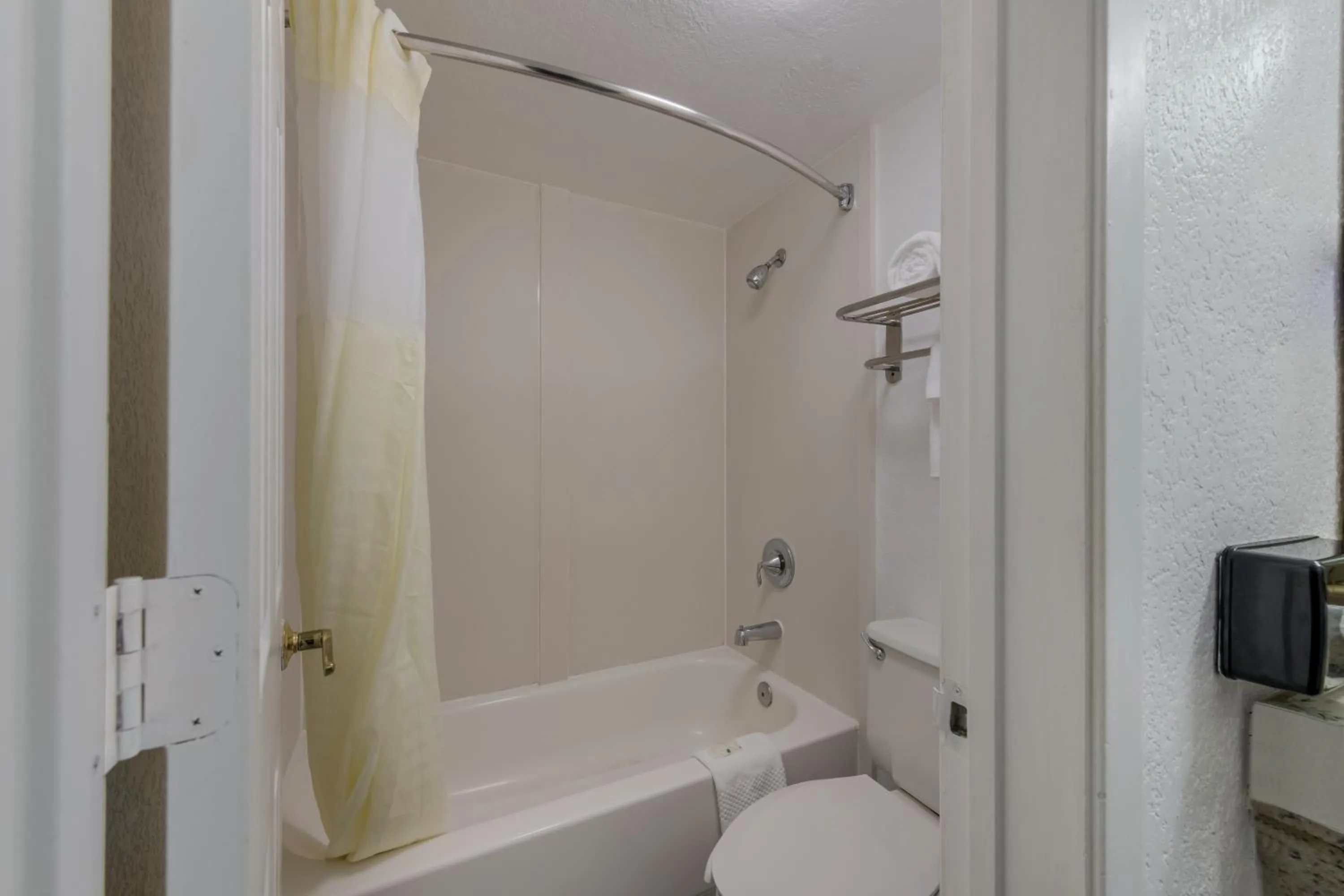 Bathroom in Quality Inn & Suites Airport