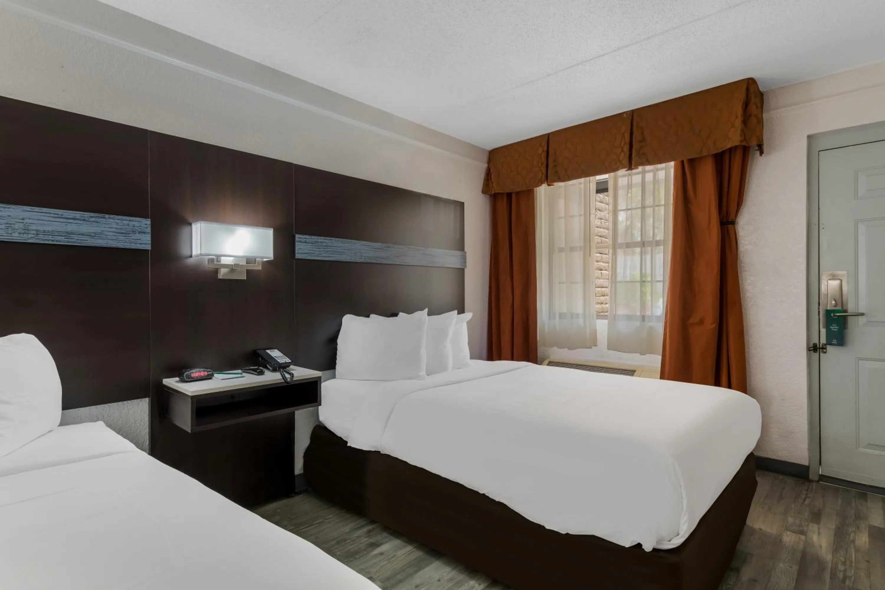 Bedroom, Bed in Quality Inn & Suites Airport