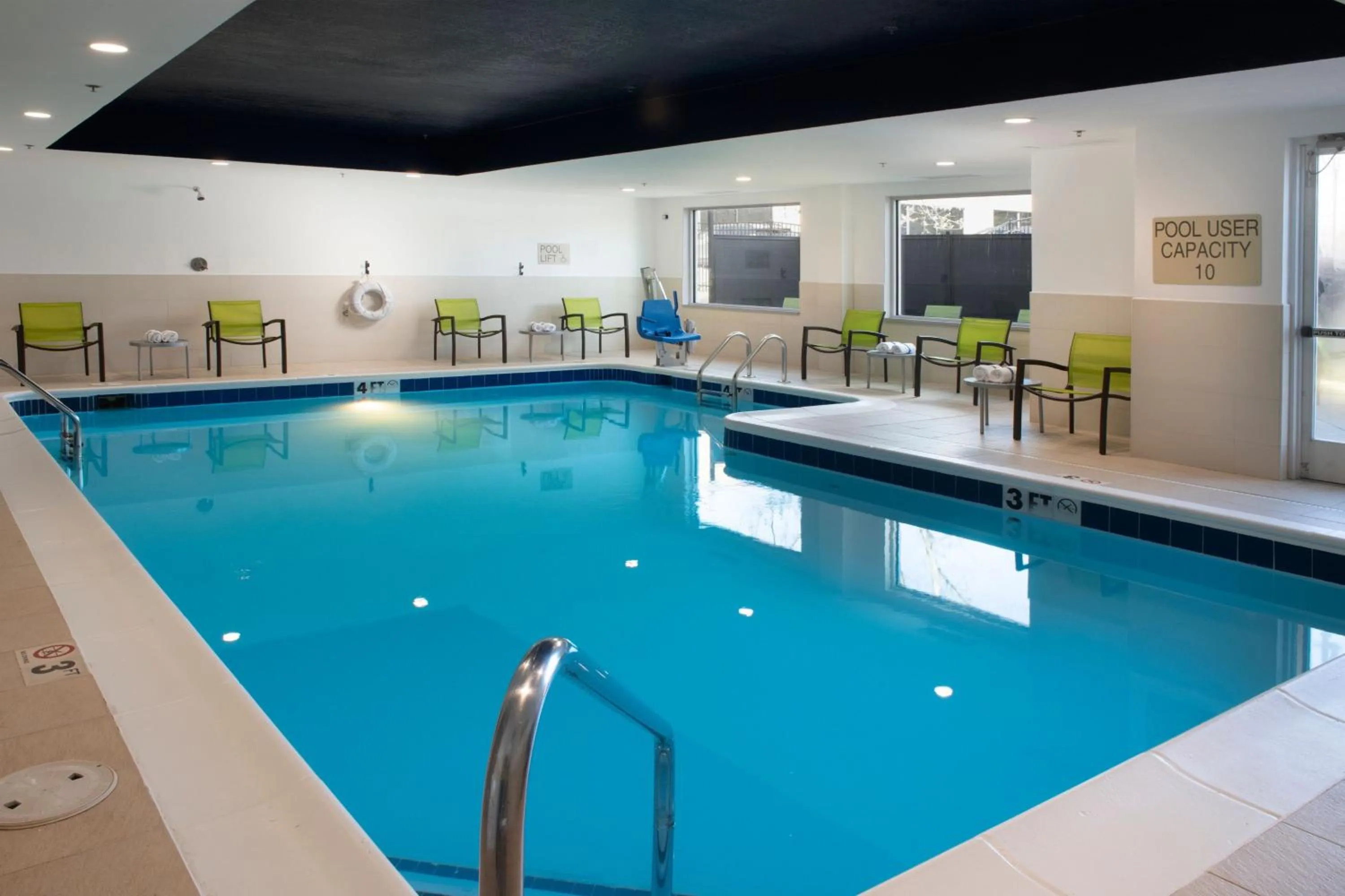 Swimming pool in SpringHill Suites by Marriott Little Rock