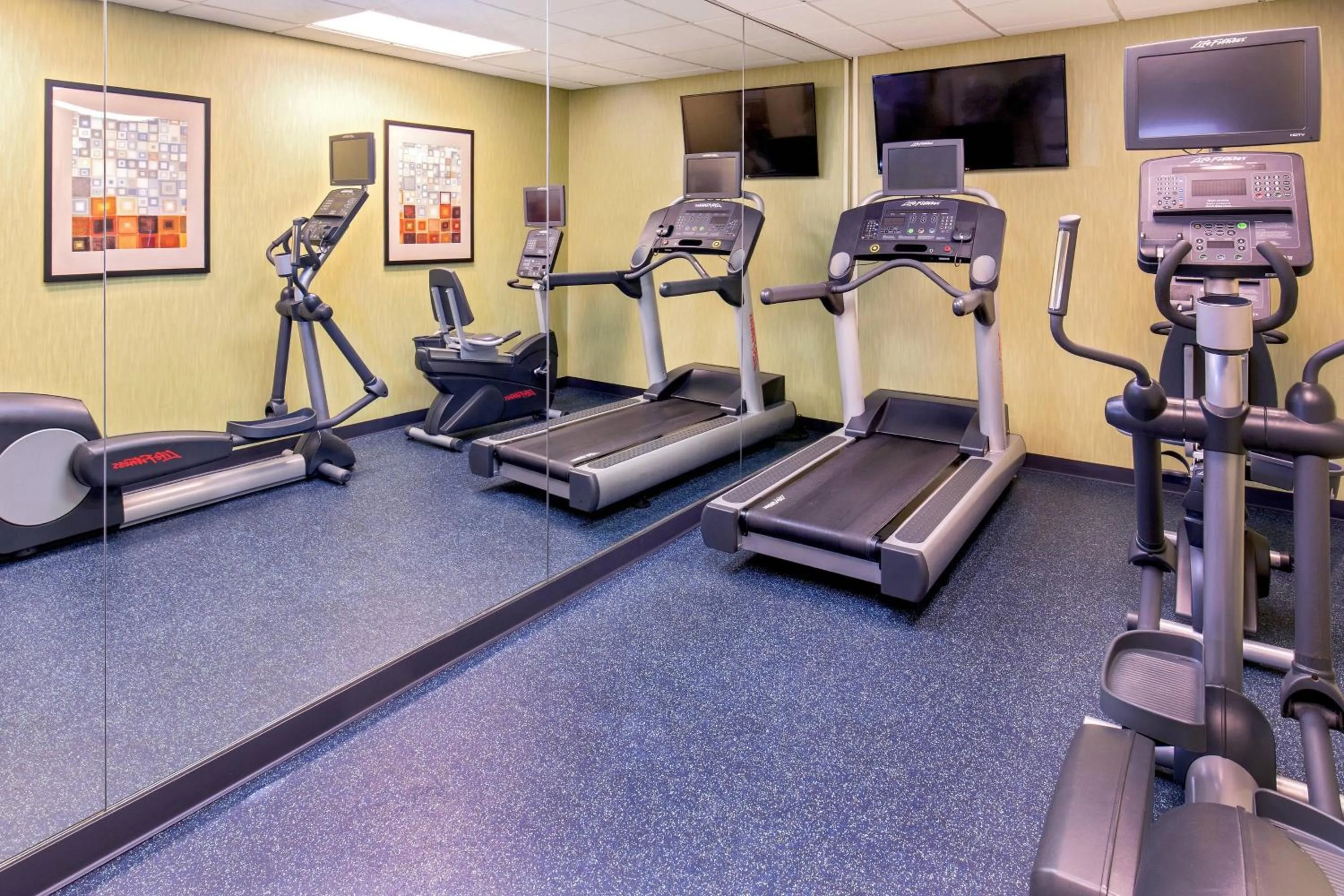 Fitness centre/facilities in Fairfield Inn & Suites Lancaster