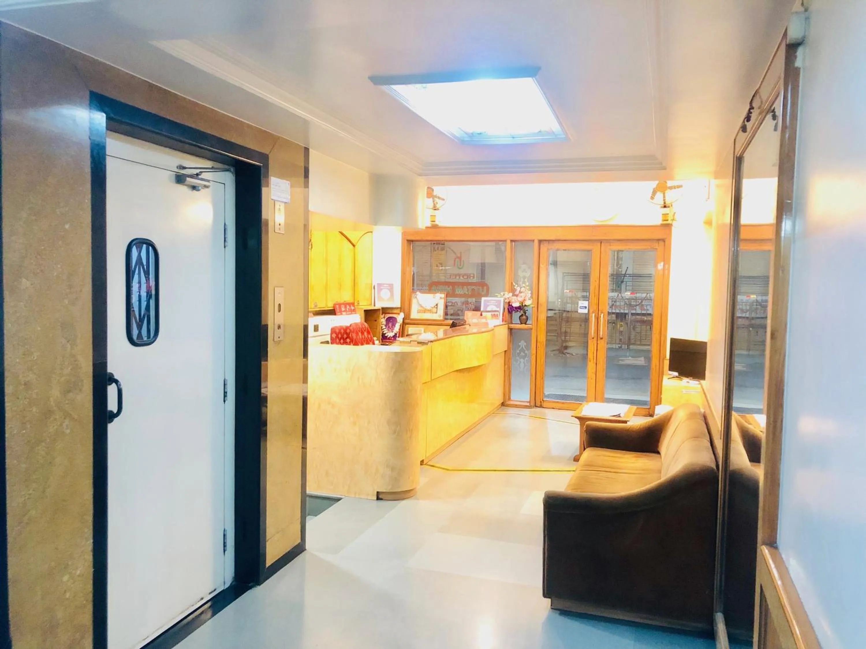 Lobby or reception, Bed in Hotel New Uttam Hira Palace