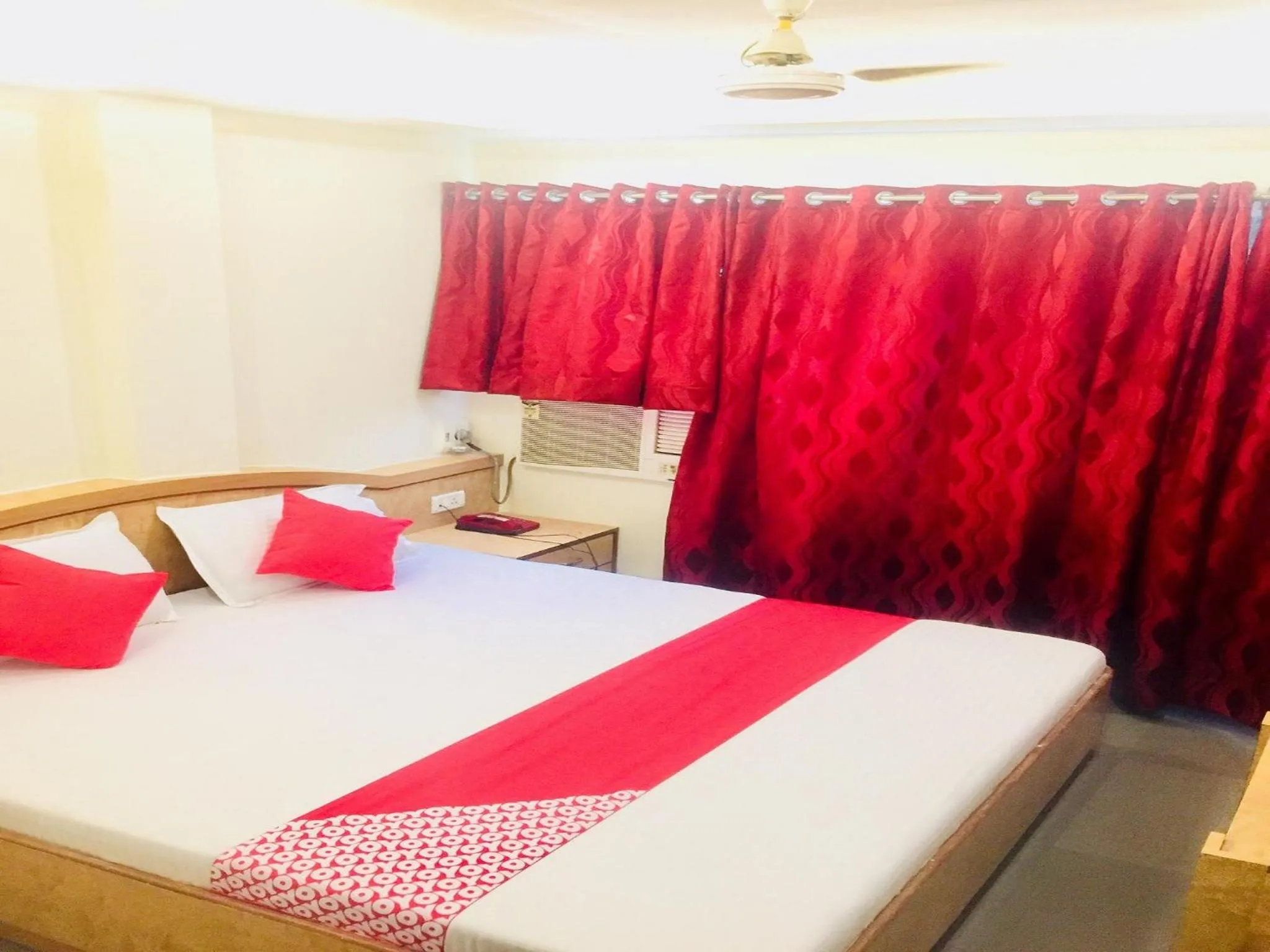 Bed in Hotel New Uttam Hira Palace