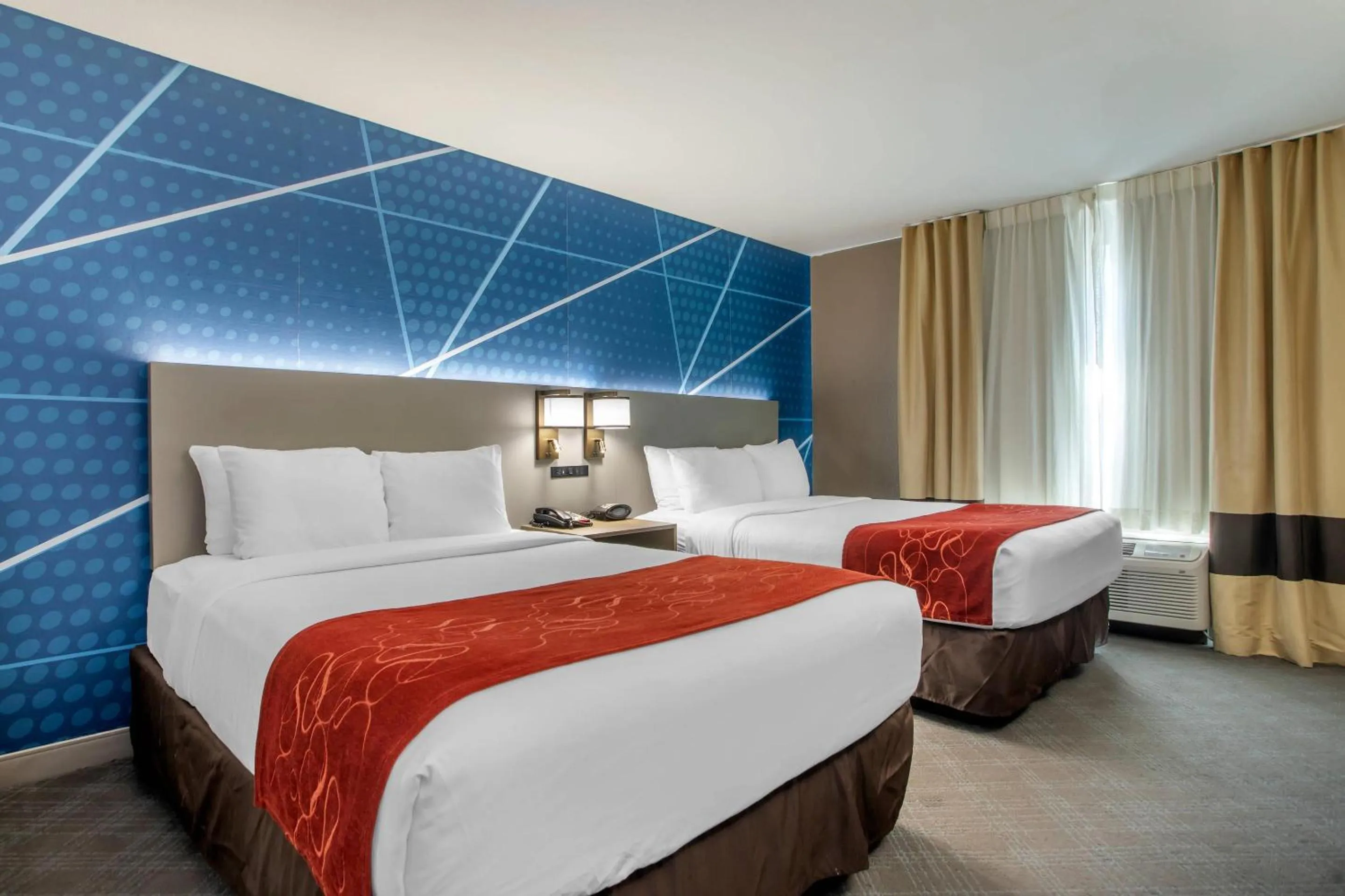 Bedroom, Bed in Comfort Suites Downtown Sacramento