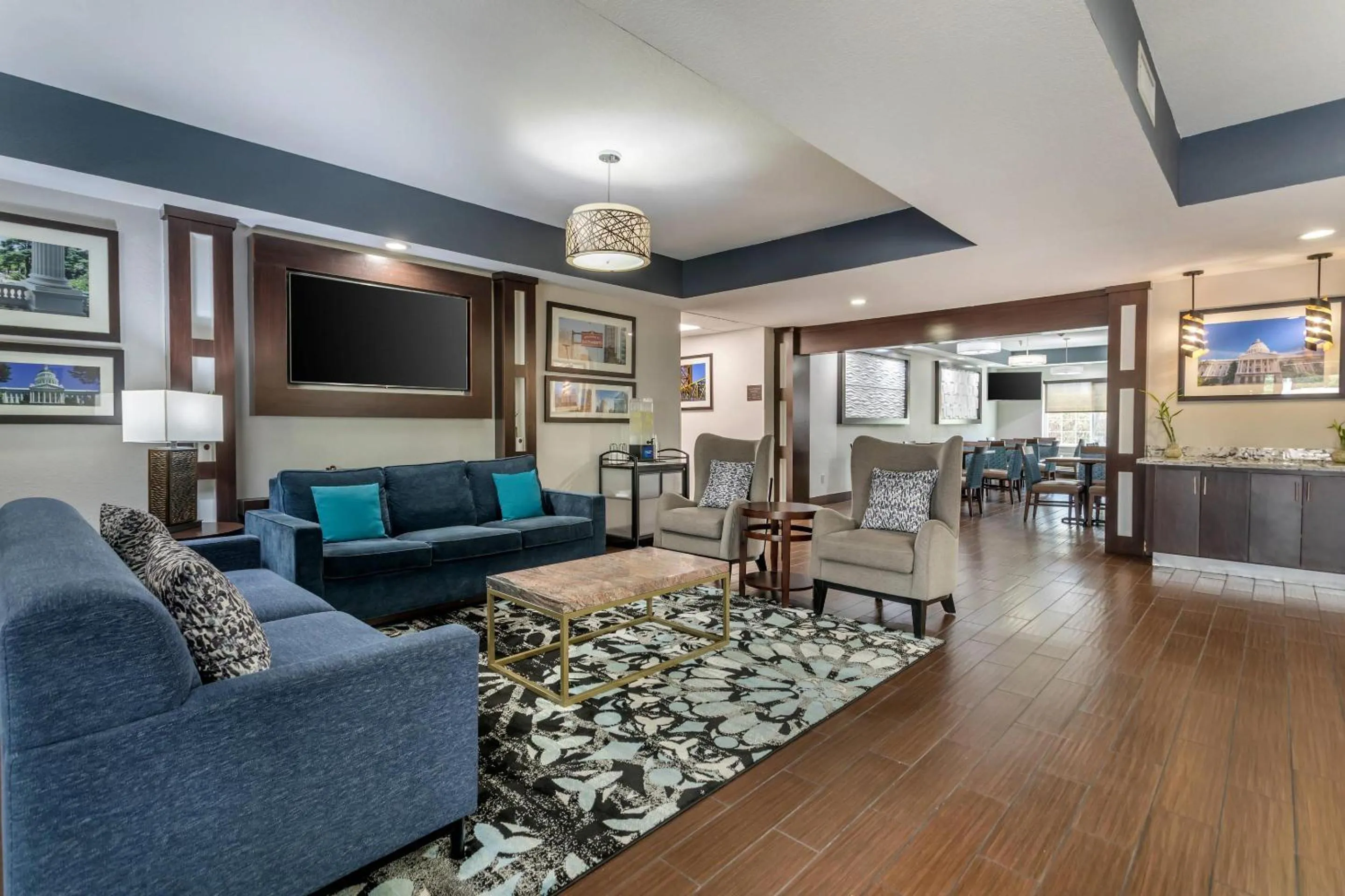 Lobby or reception in Comfort Suites Downtown Sacramento