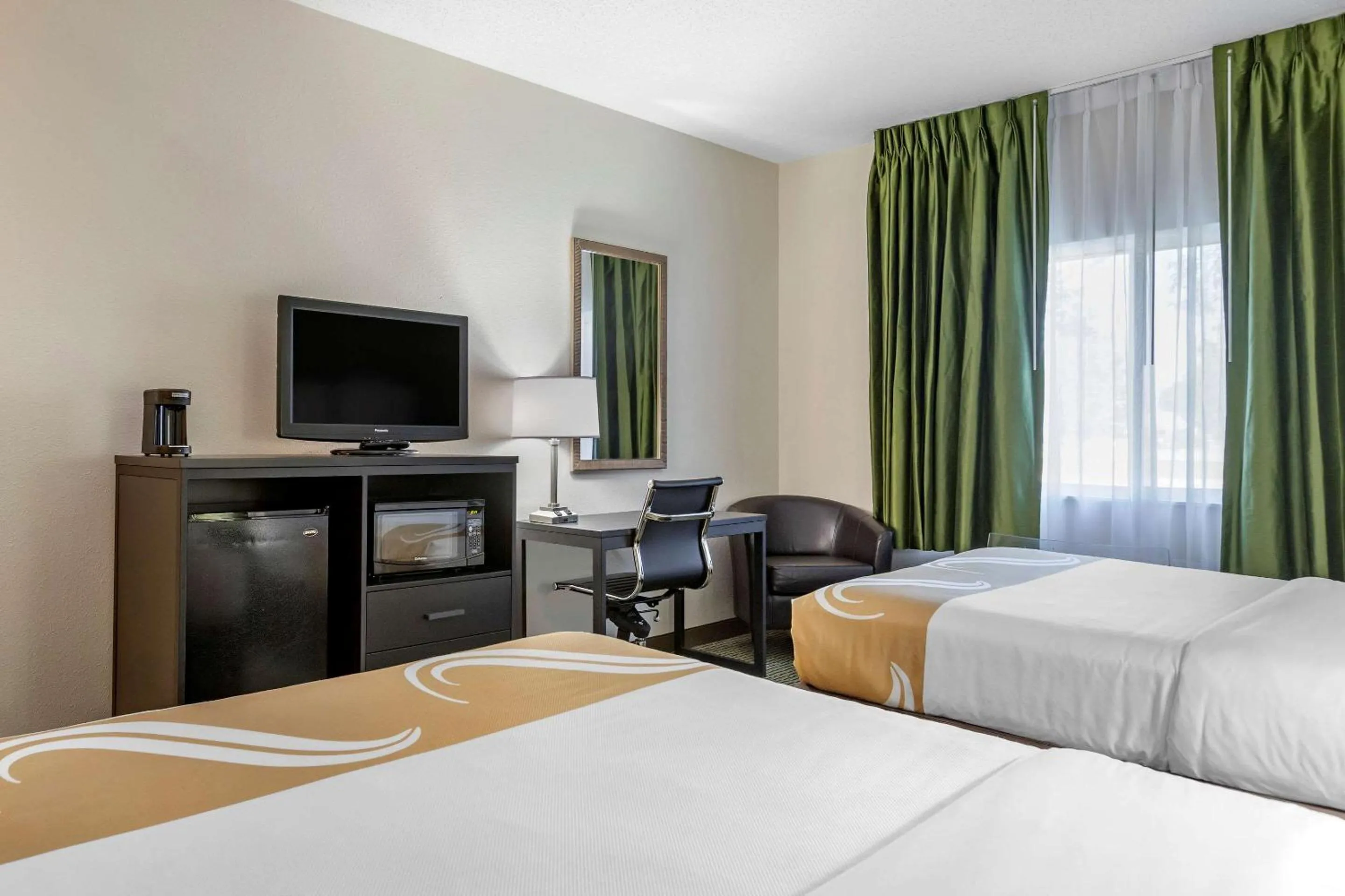 Photo of the whole room, Bed in Quality Inn & Suites