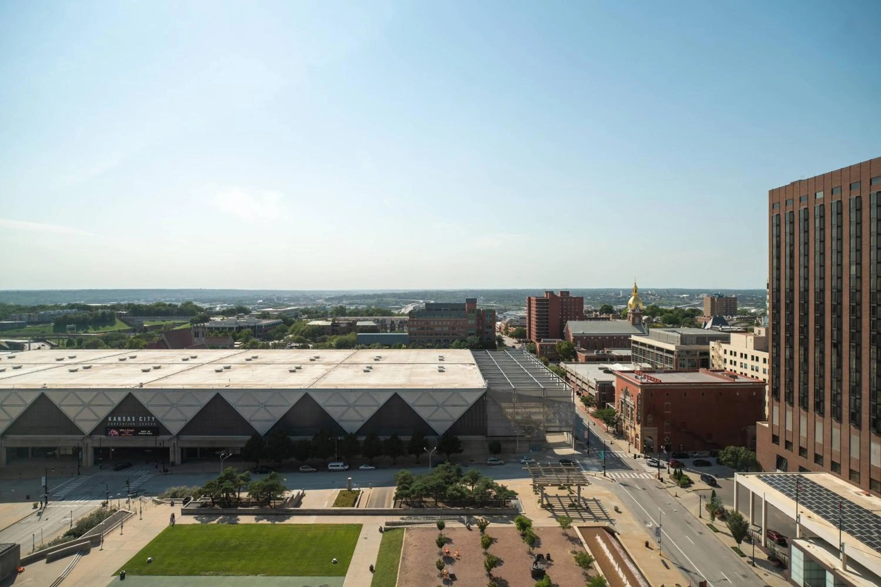 Photo of the whole room in Kansas City Marriott Downtown